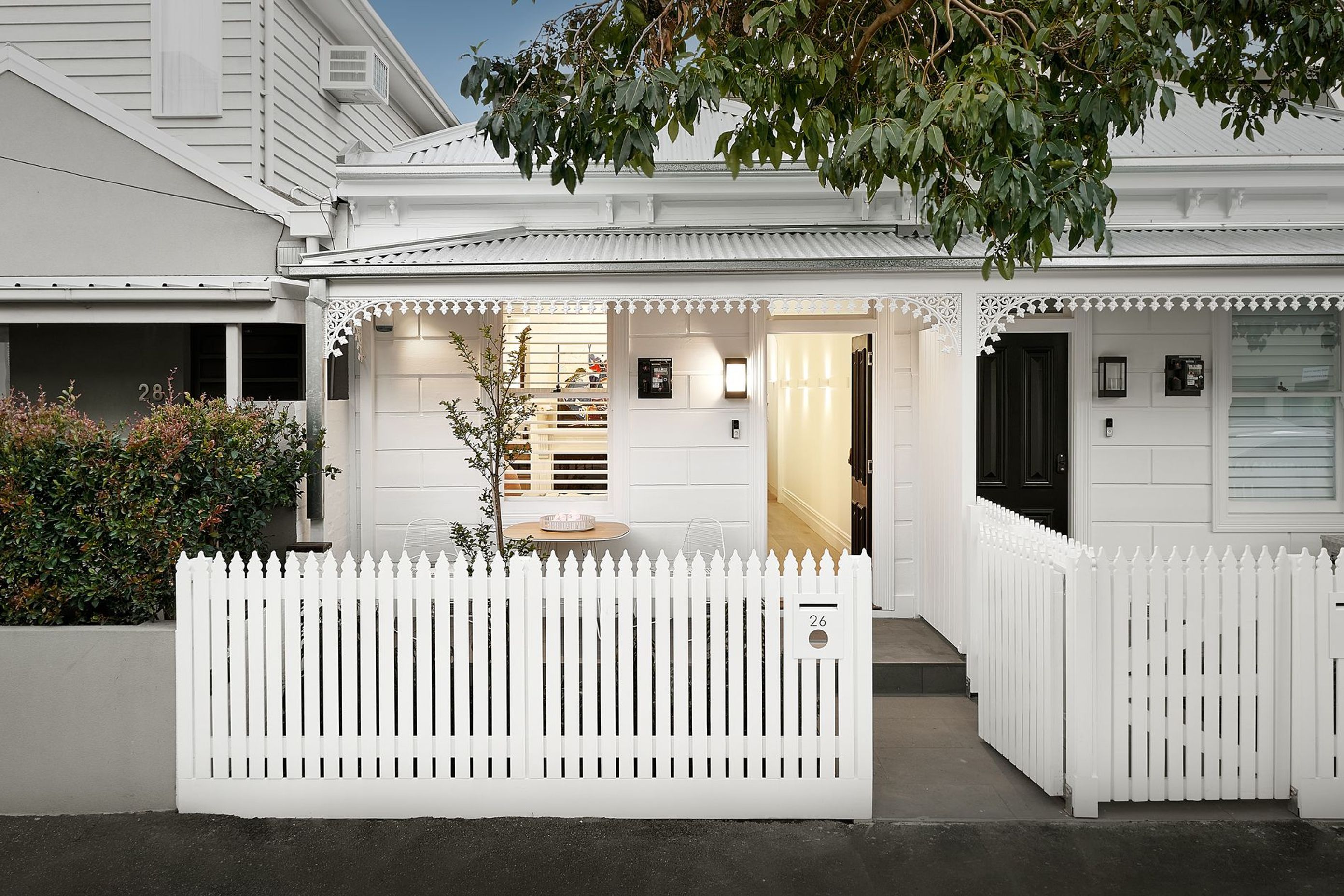 Lyons St Port
