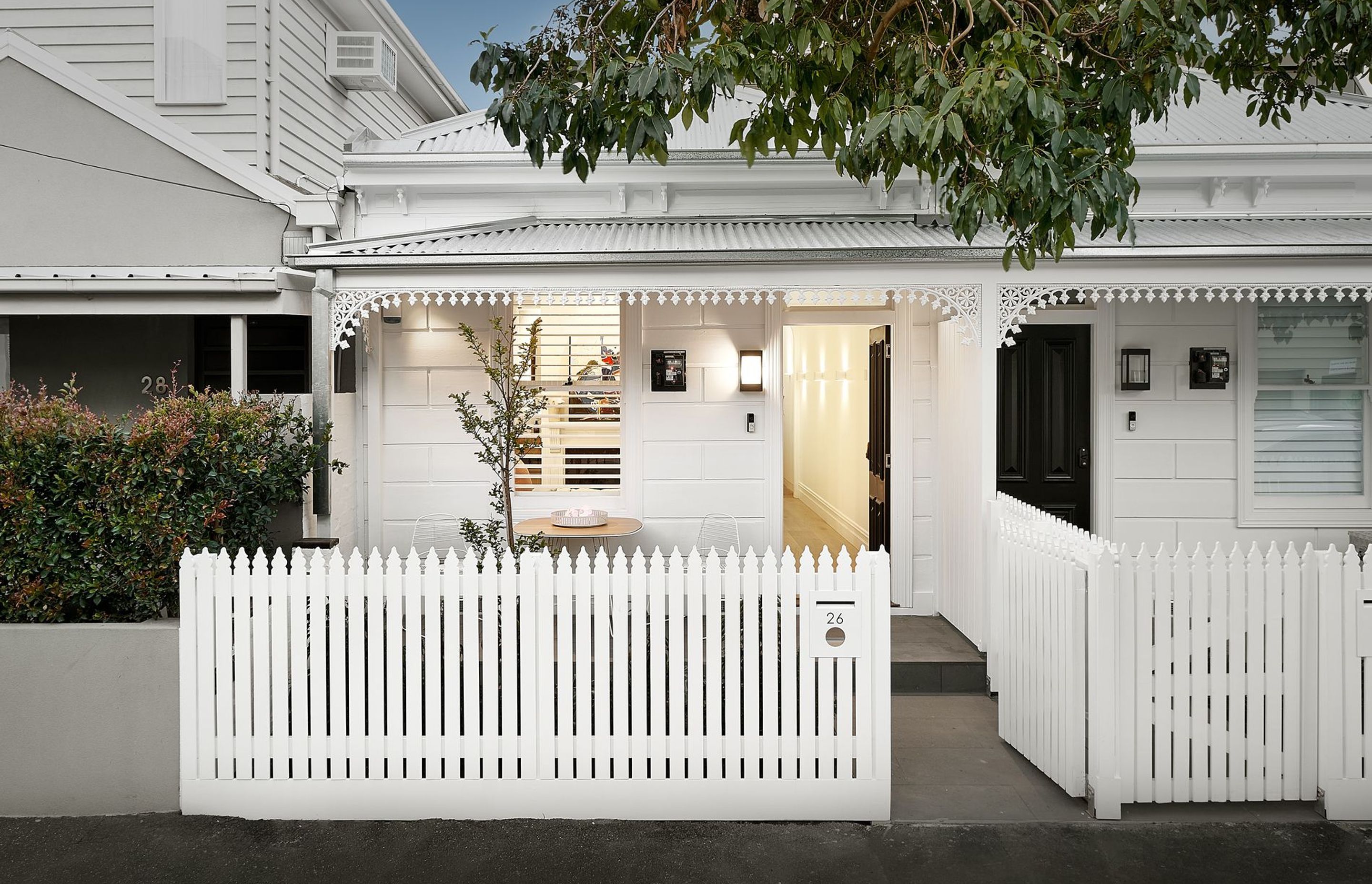 Lyons St Port