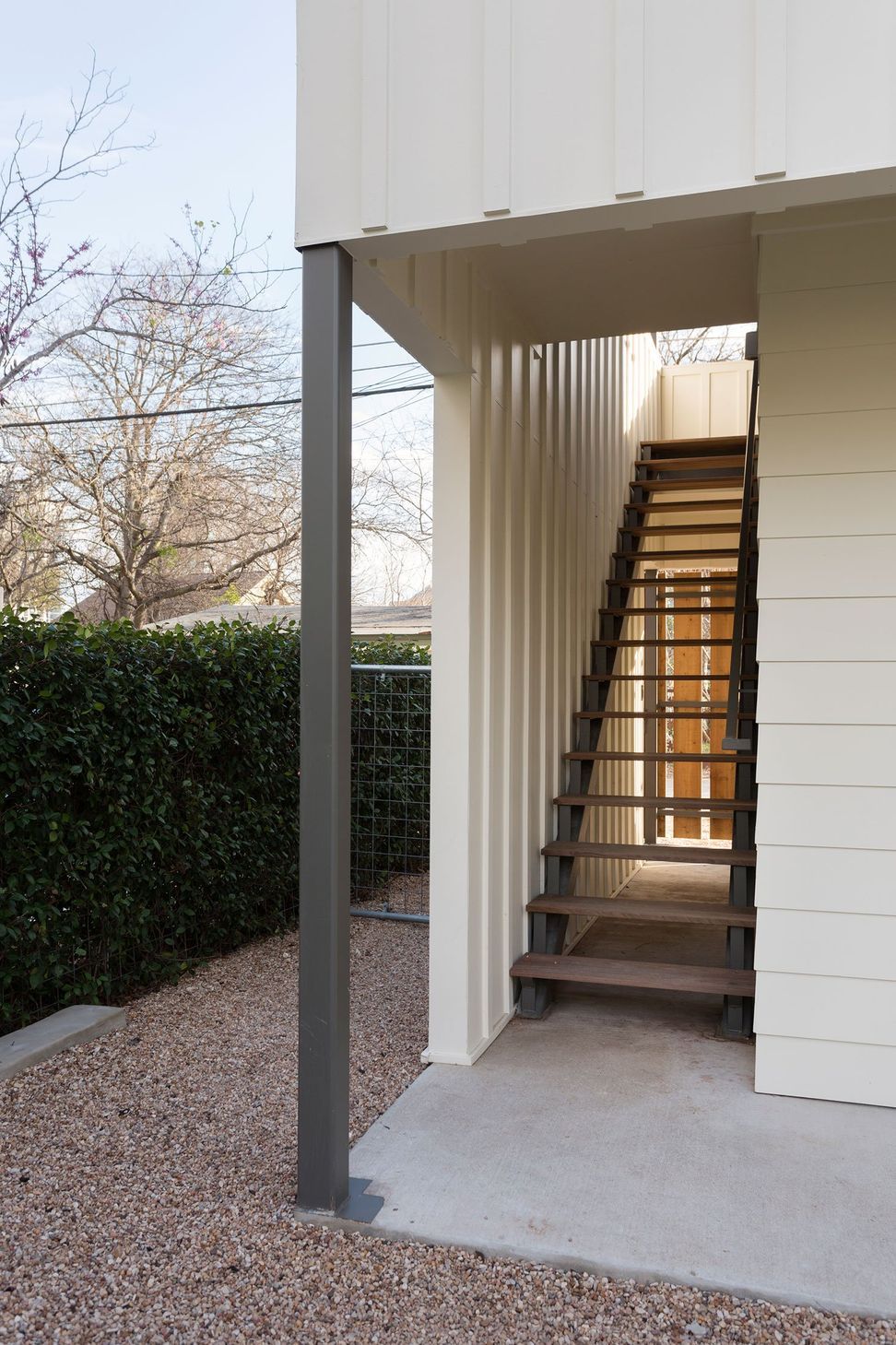 06BackAlleyCuppettKilpatrickArchitectureandInteriorDesignaustin-tx-guesthouse-detail-wood-stairs-steel-stringers-lap-siding-1.jpg