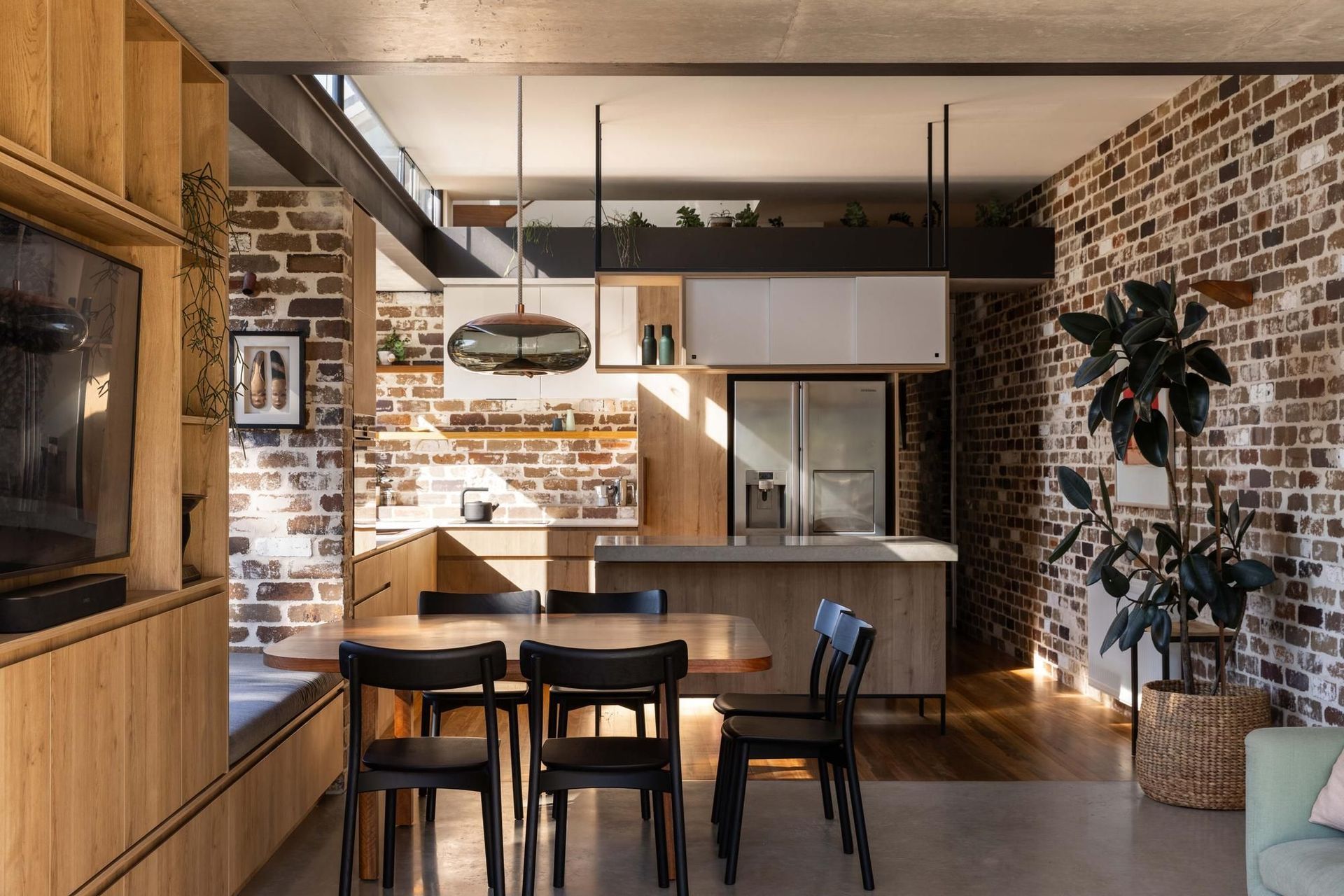 07-Matt-Day-Architect-Matt-Day-Manly-House-Kitchen-Dining-Recycled-Brick-Timber.jpg