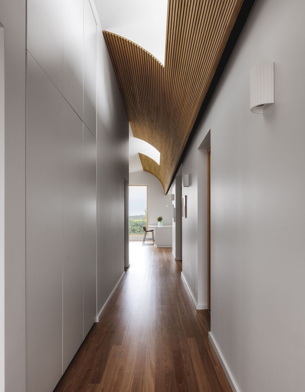 07-envirotecture-berowra-heights-nsw-hallway.jpg