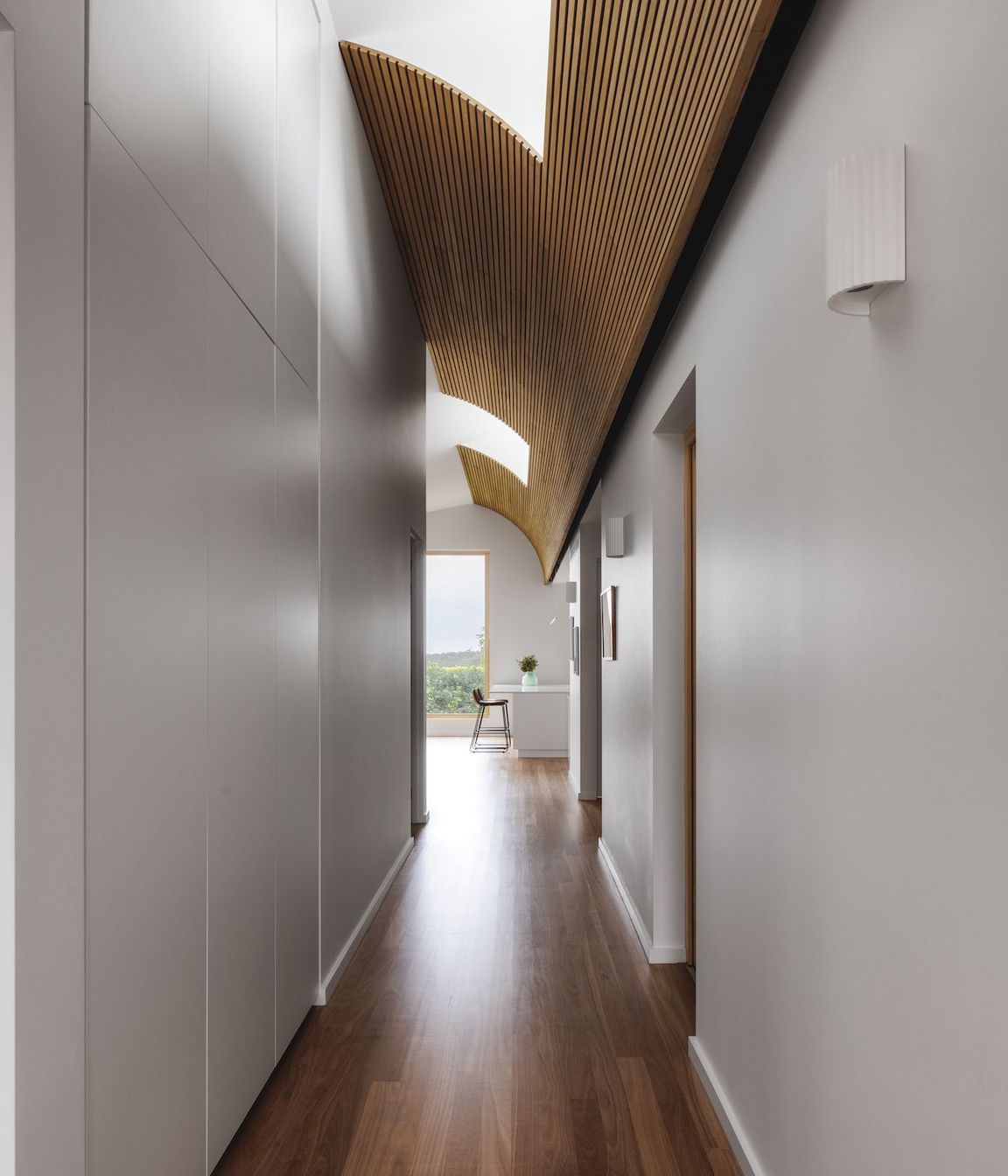 07-envirotecture-berowra-heights-nsw-hallway.jpg