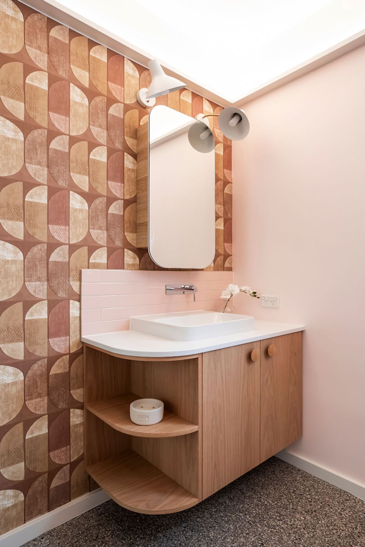 07-portrait-envirotecture-curvaceous-passivhaus-nsw-pink-bathroom.jpg