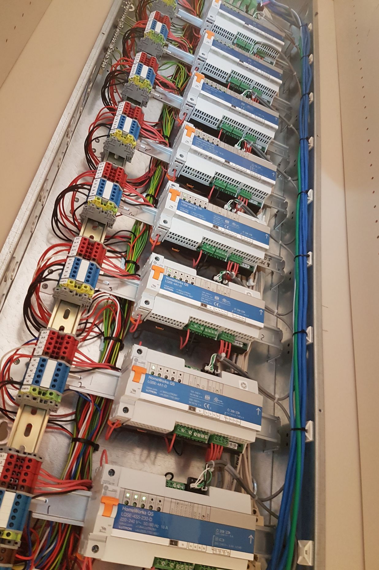 1-Lutron-Electronics-automated-lighting-control-panel.jpg