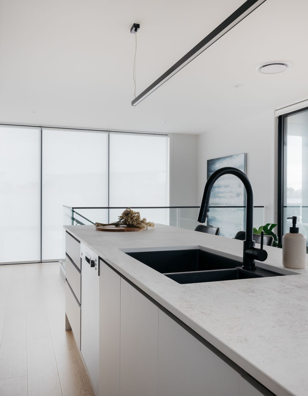 Resembling sand, the texture and colouring of the Dekton benchtop is a nod to the location of the home.