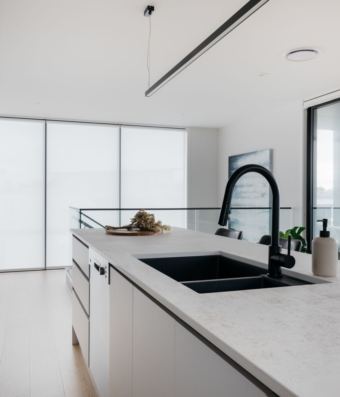 Resembling sand, the texture and colouring of the Dekton benchtop is a nod to the location of the home.
