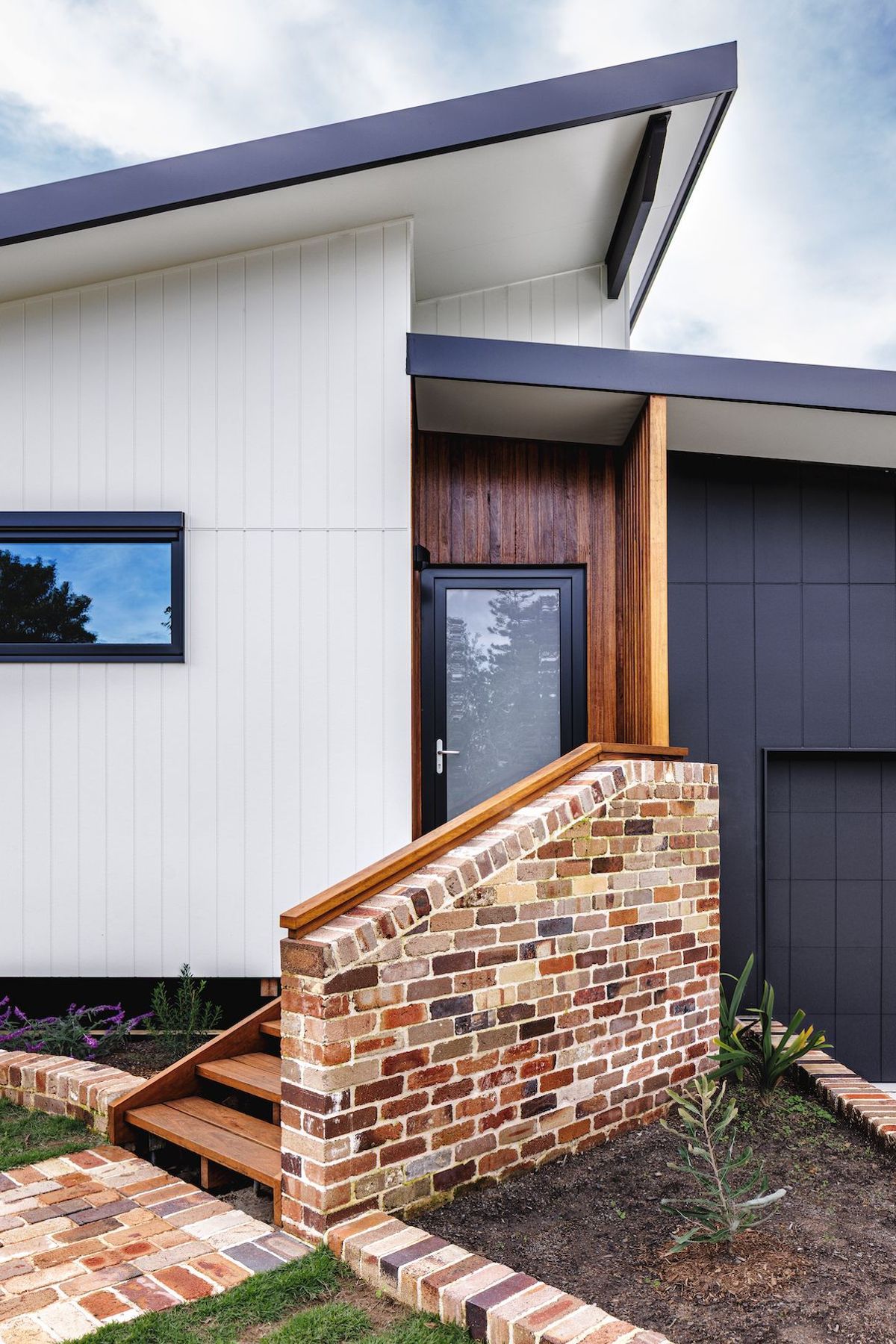 10-envirotecture-berowra-heights-nsw-front-door.jpg