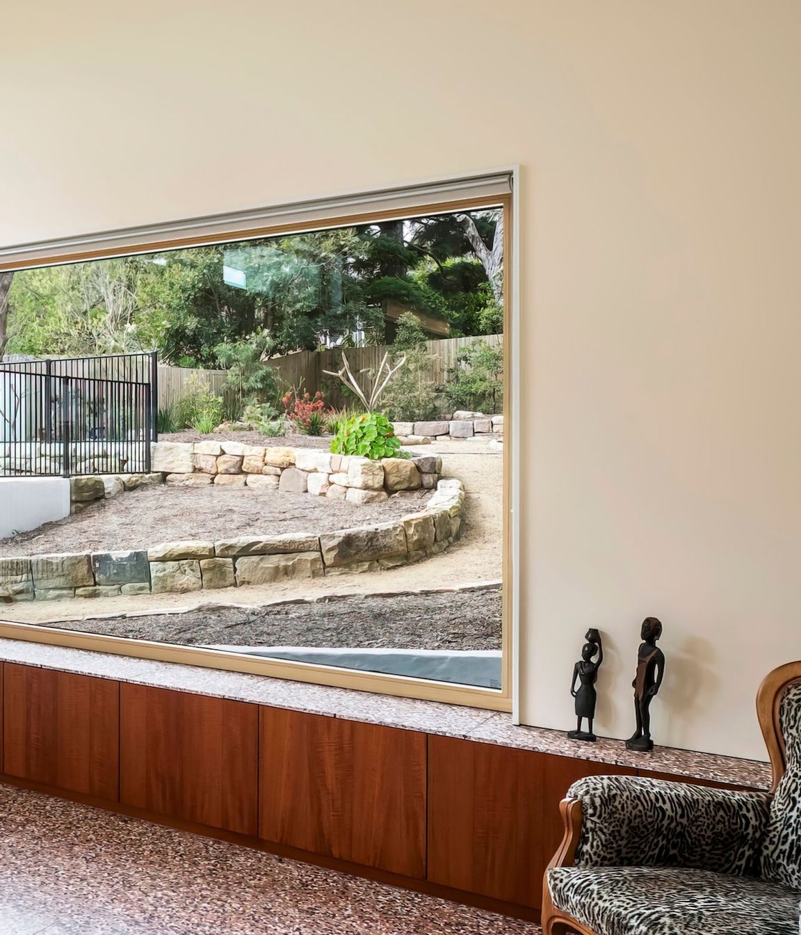 10-portrait-envirotecture-curvaceous-passivhaus-nsw-joinery.jpg