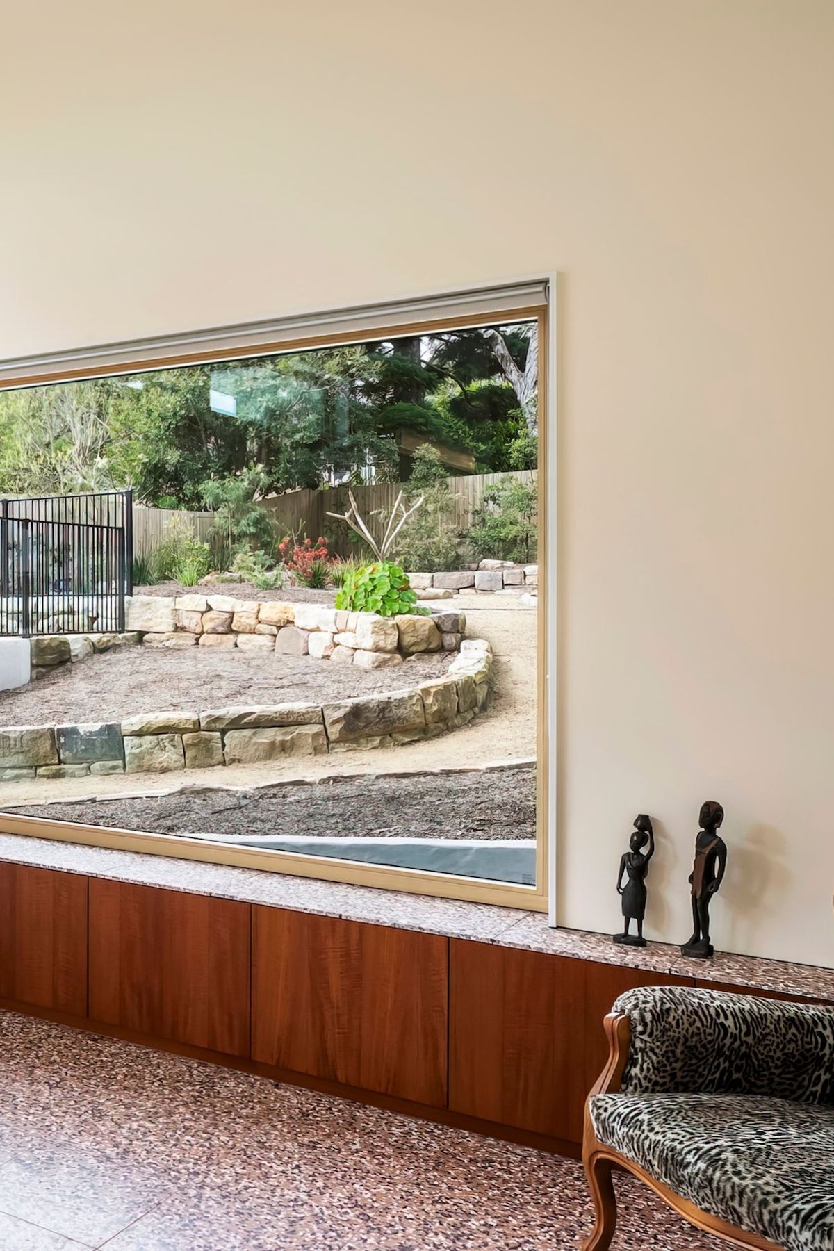 10-portrait-envirotecture-curvaceous-passivhaus-nsw-joinery.jpg