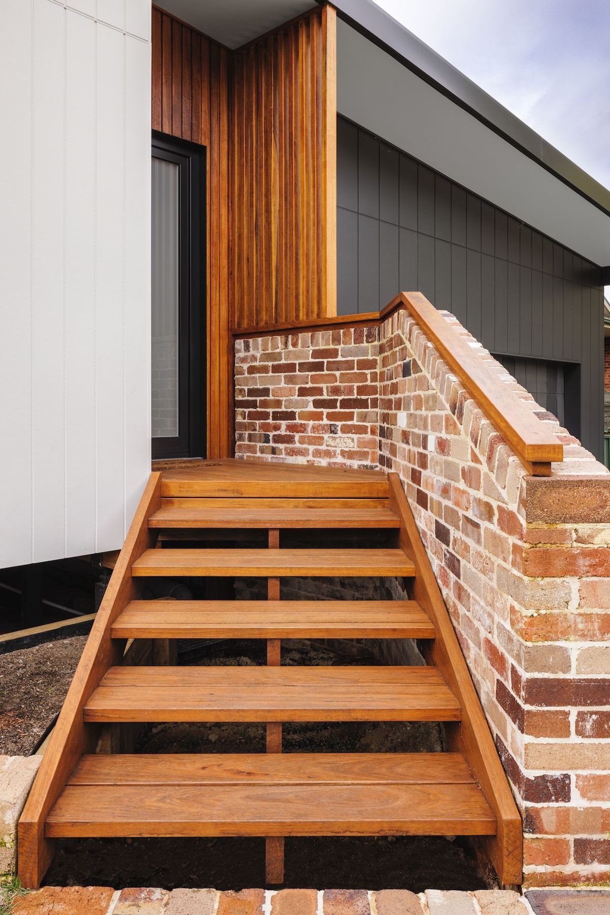11-envirotecture-berowra-heights-nsw-external-stairs.jpg