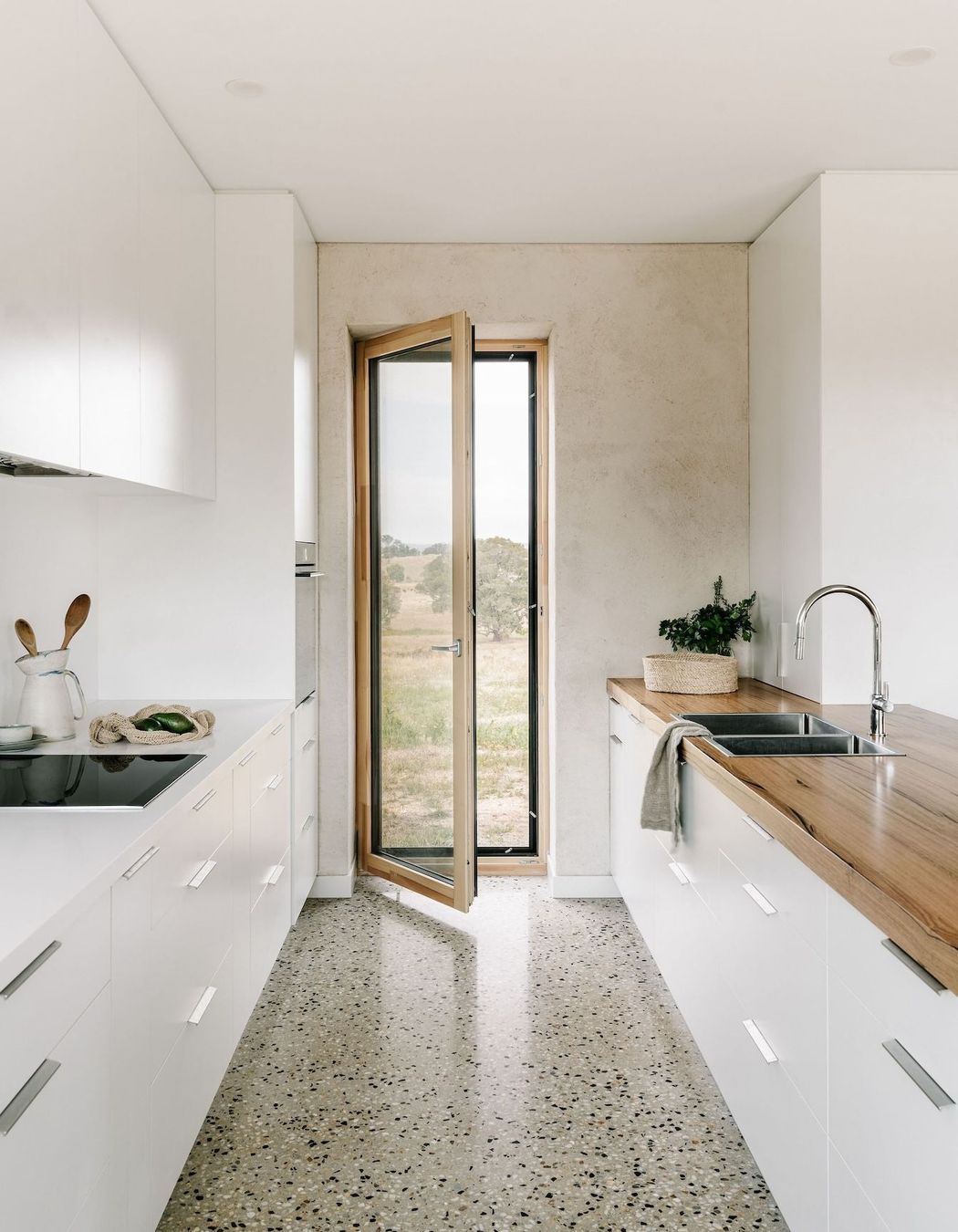 11-envirotecture-huffnpuffhaus-passivhaus-victoria-kitchen.jpg