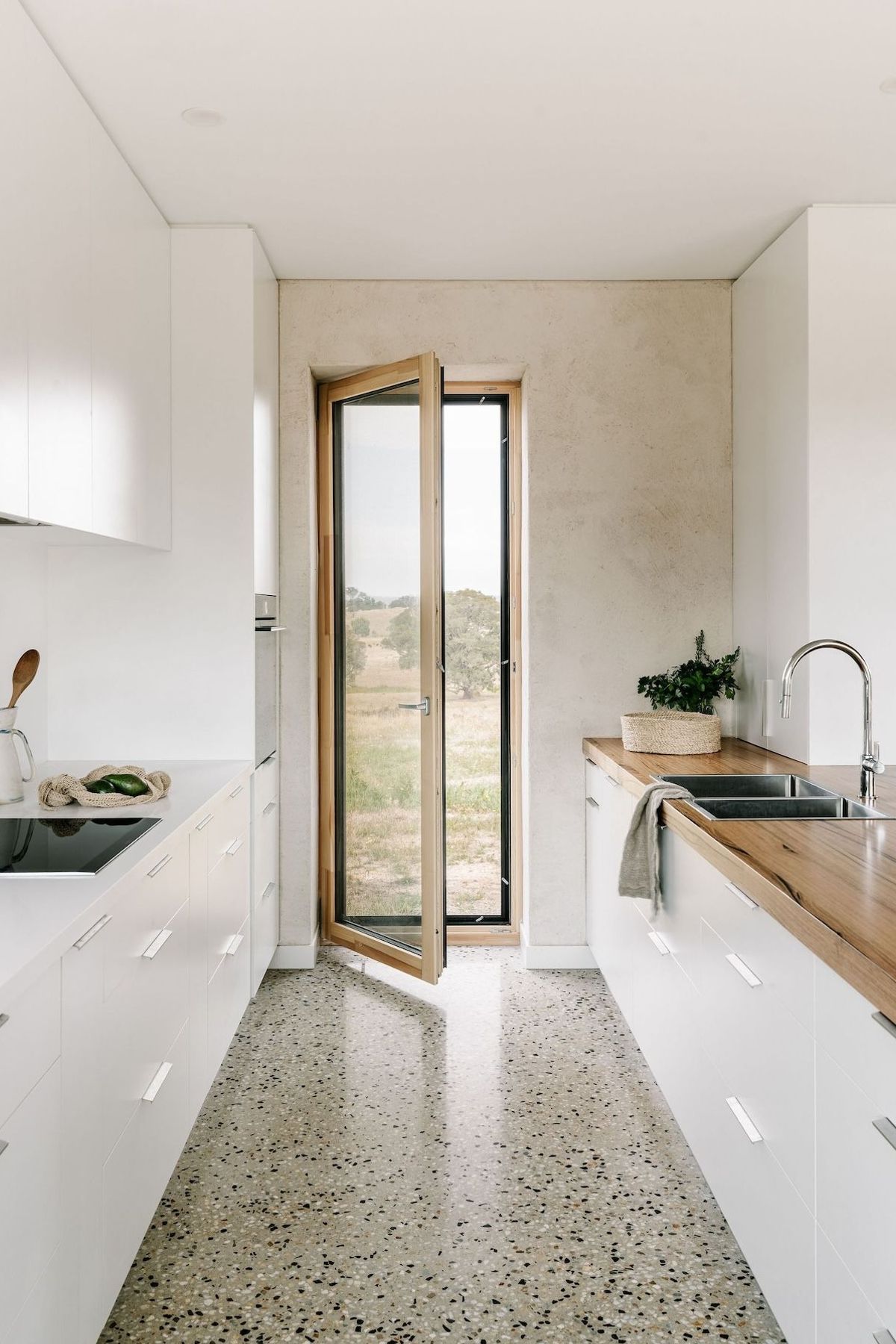 11-envirotecture-huffnpuffhaus-passivhaus-victoria-kitchen.jpg