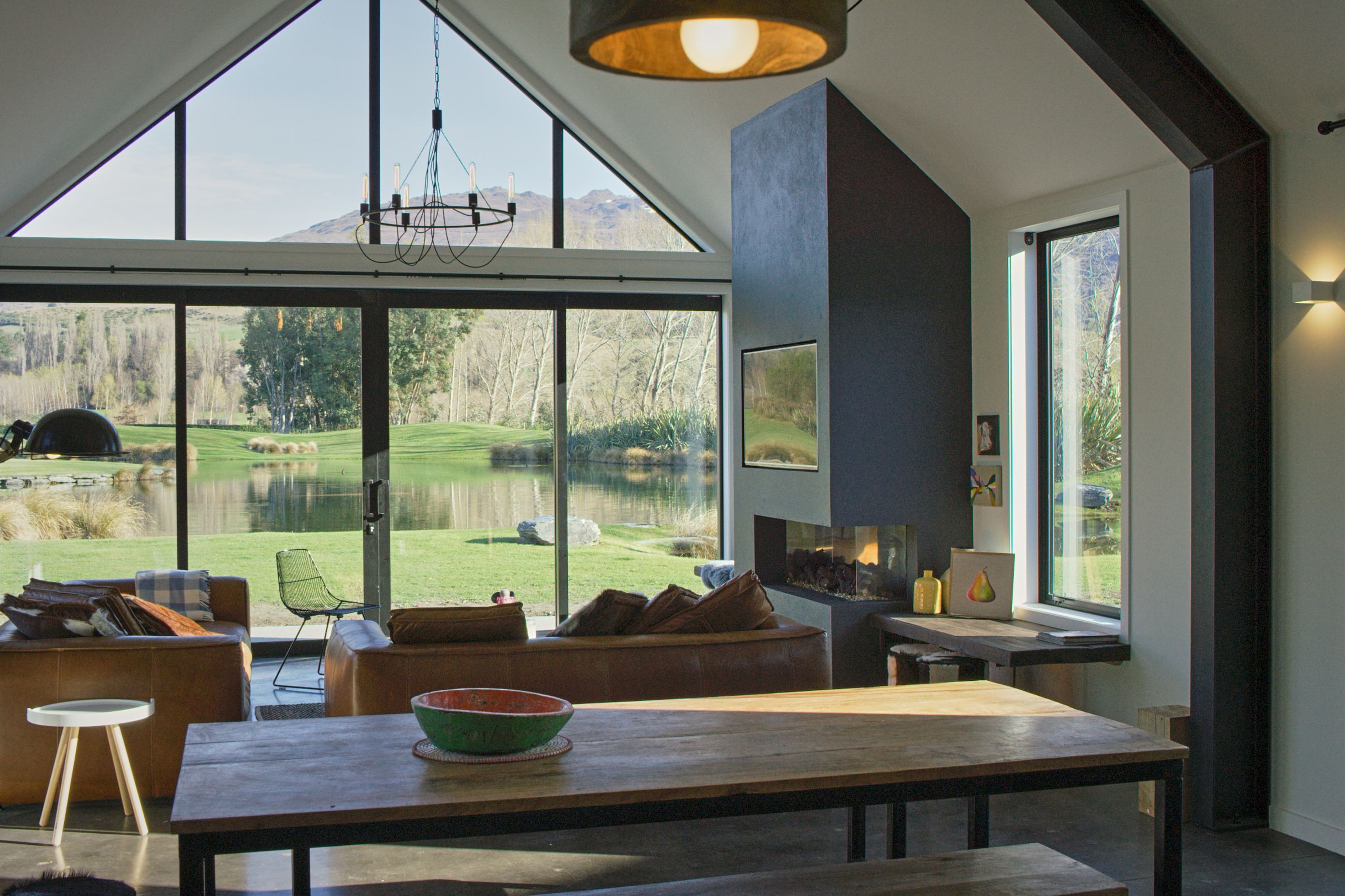 Timber, leather and other natural fibres set up a lodge-like feeling within the living area, yet with very contemporary twist.