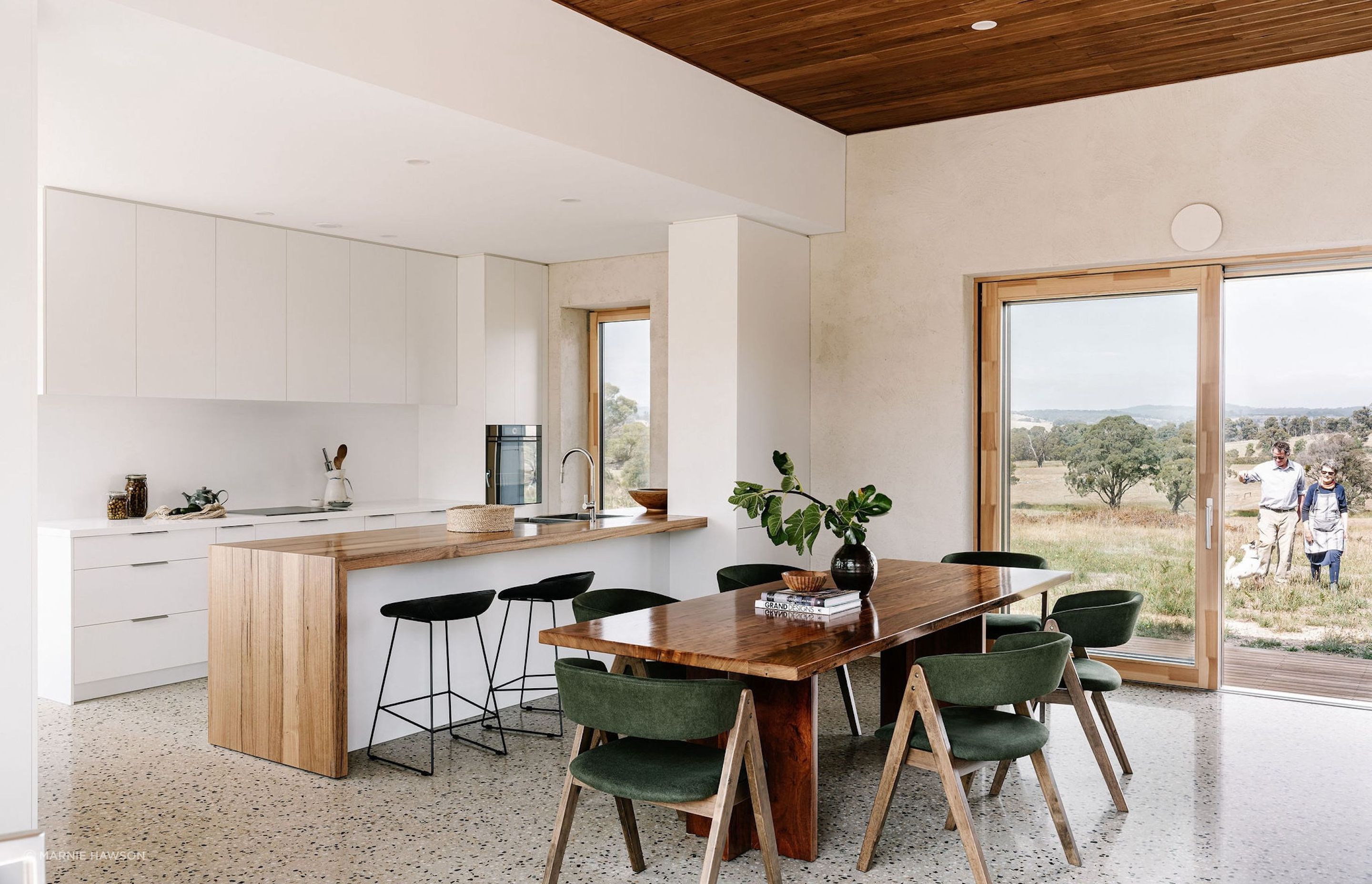 12-envirotecture-huffnpuffhaus-passivhaus-victoria-diningroom.jpg
