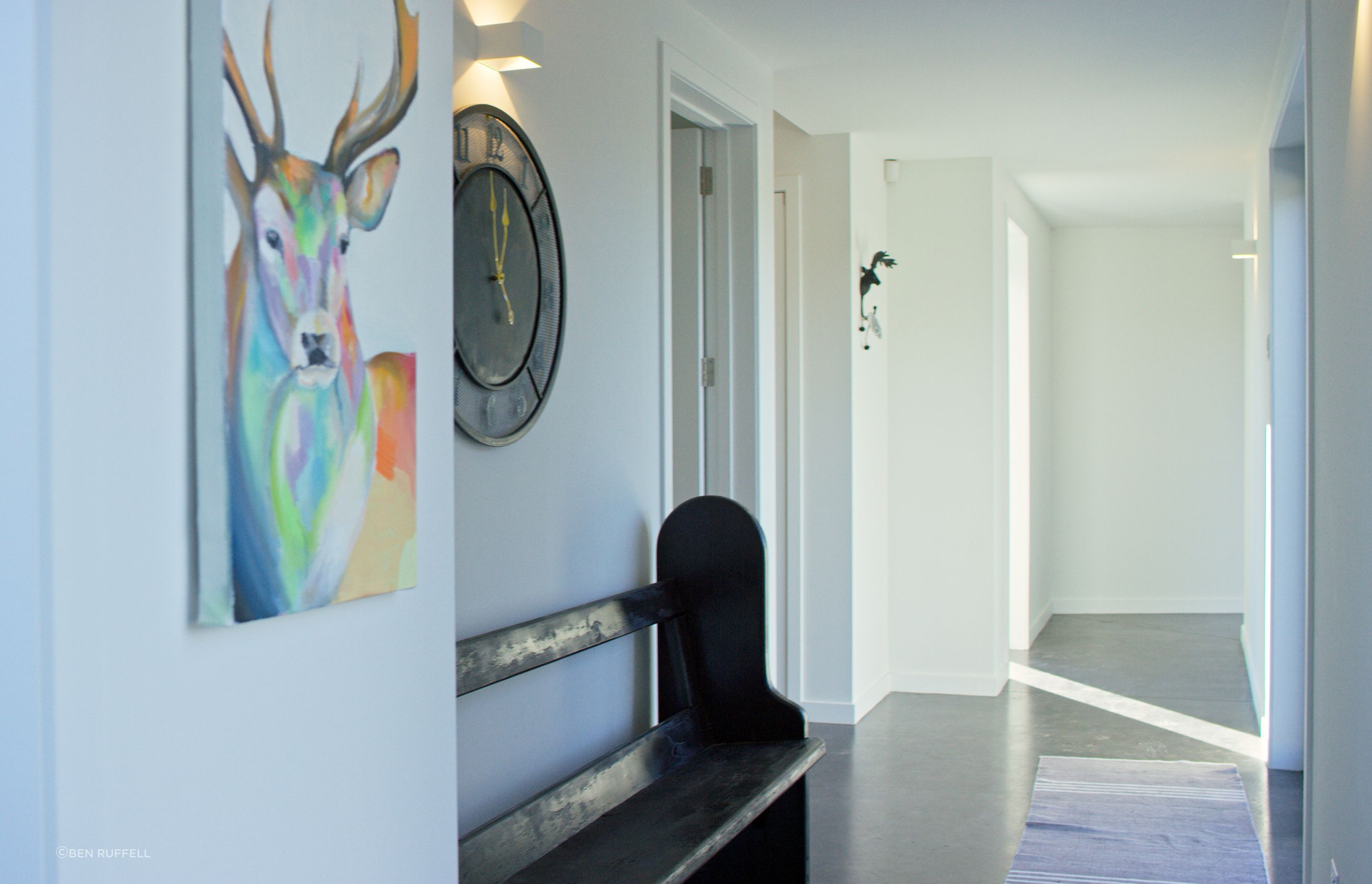 A long gallery corridor links the pavilions together and provides space for the artist-owner to display her artworks.