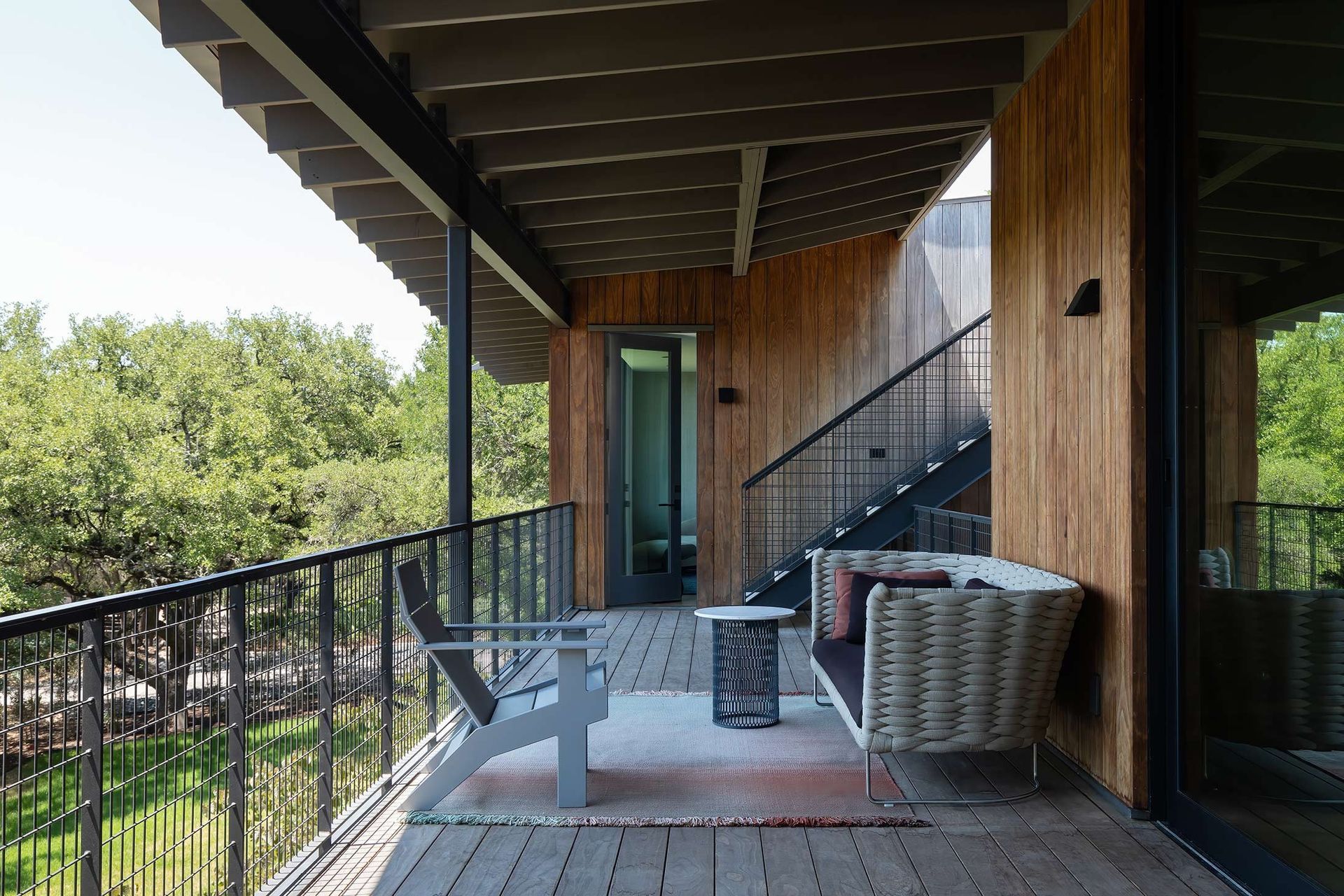 12WoodlandRetreatCuppettKilpatrickArchitectureandInteriorDesignmodern-austin-outdoor-deck-furniture.jpg