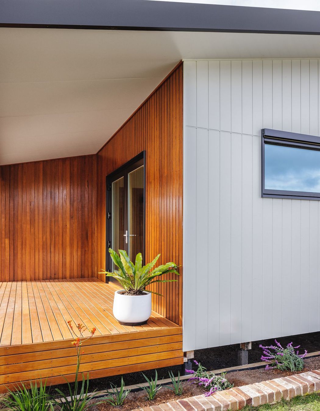 13-envirotecture-berowra-heights-nsw-front-deck.jpg