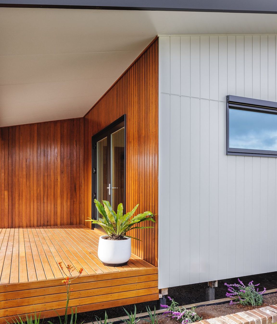 13-envirotecture-berowra-heights-nsw-front-deck.jpg