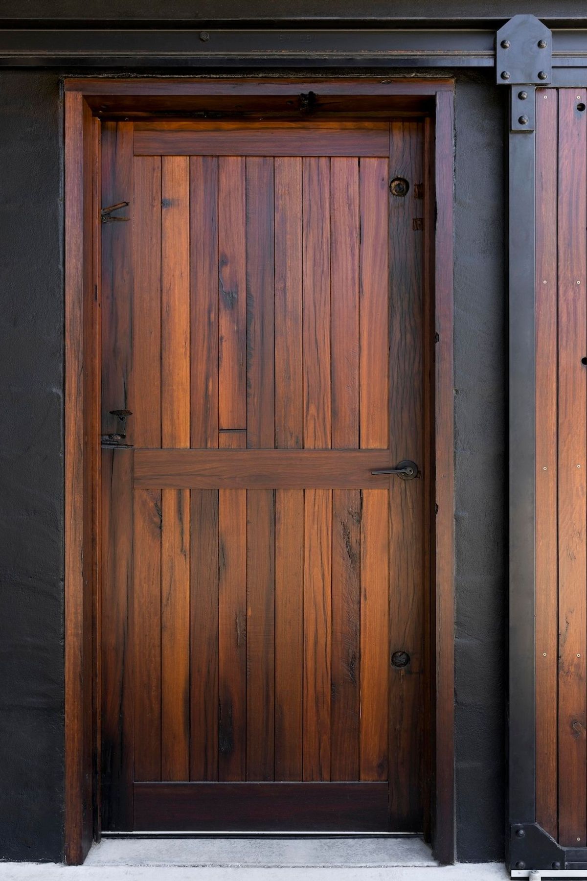 13-envirotecture-robertsonpassivhaus-passivhaus-newsouthwales-entrance.jpg