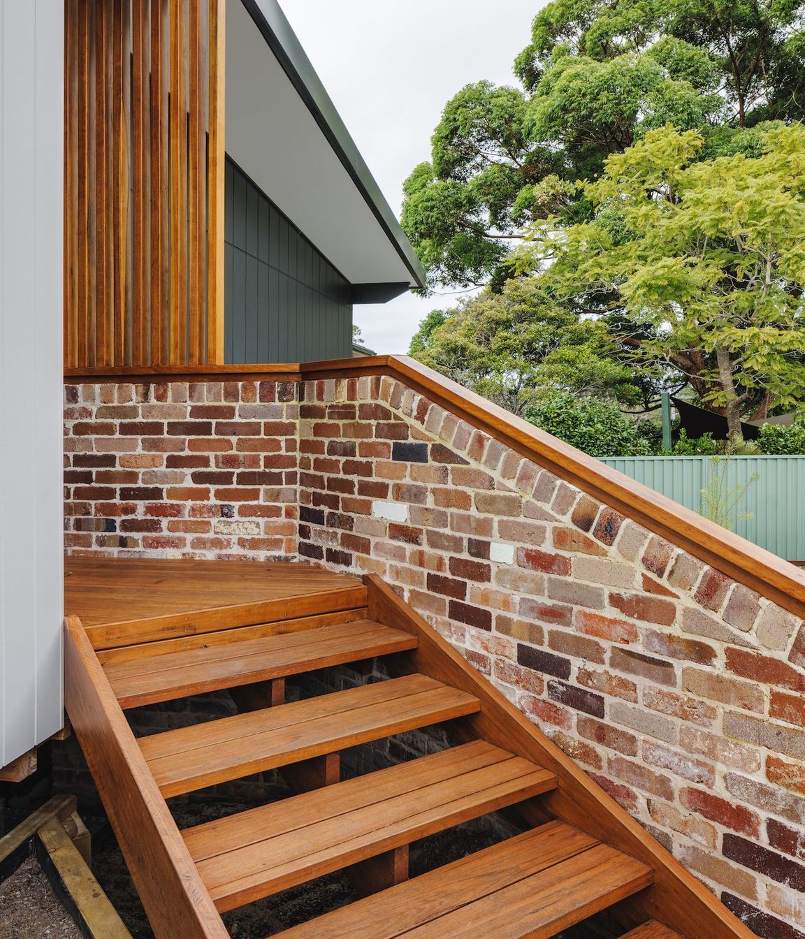 14-envirotecture-berowra-heights-nsw-front-stairs-2.jpg