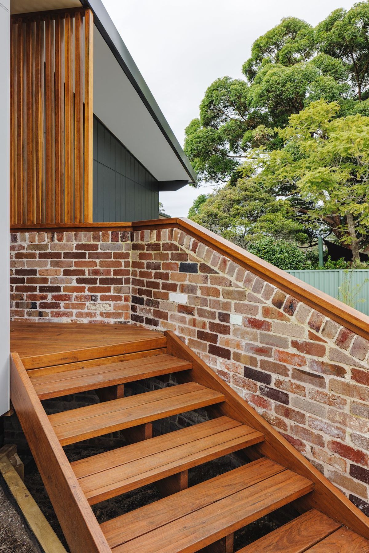 14-envirotecture-berowra-heights-nsw-front-stairs-2.jpg