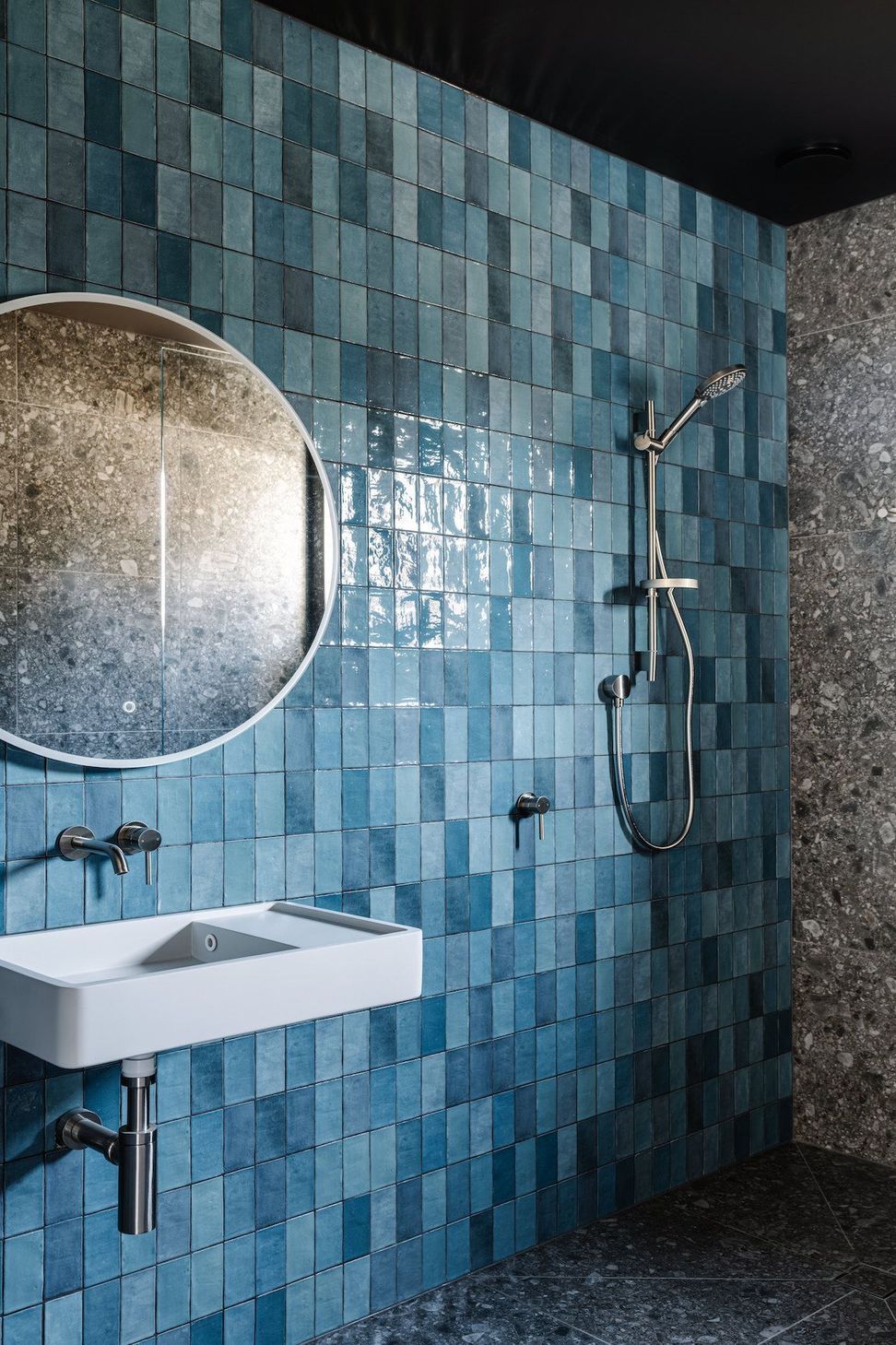 14-portrait-envirotecture-wrighty-tighty-haus-vic-blue-bathroom.jpg