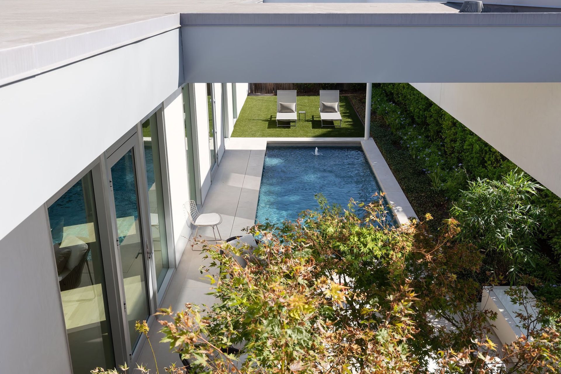 15WethersfieldTownhouseCuppettKilpatrickArchitectureandInteriorDesignaustin-luxury-home-aerial-view-modern-pool-outdoor-living.jpg