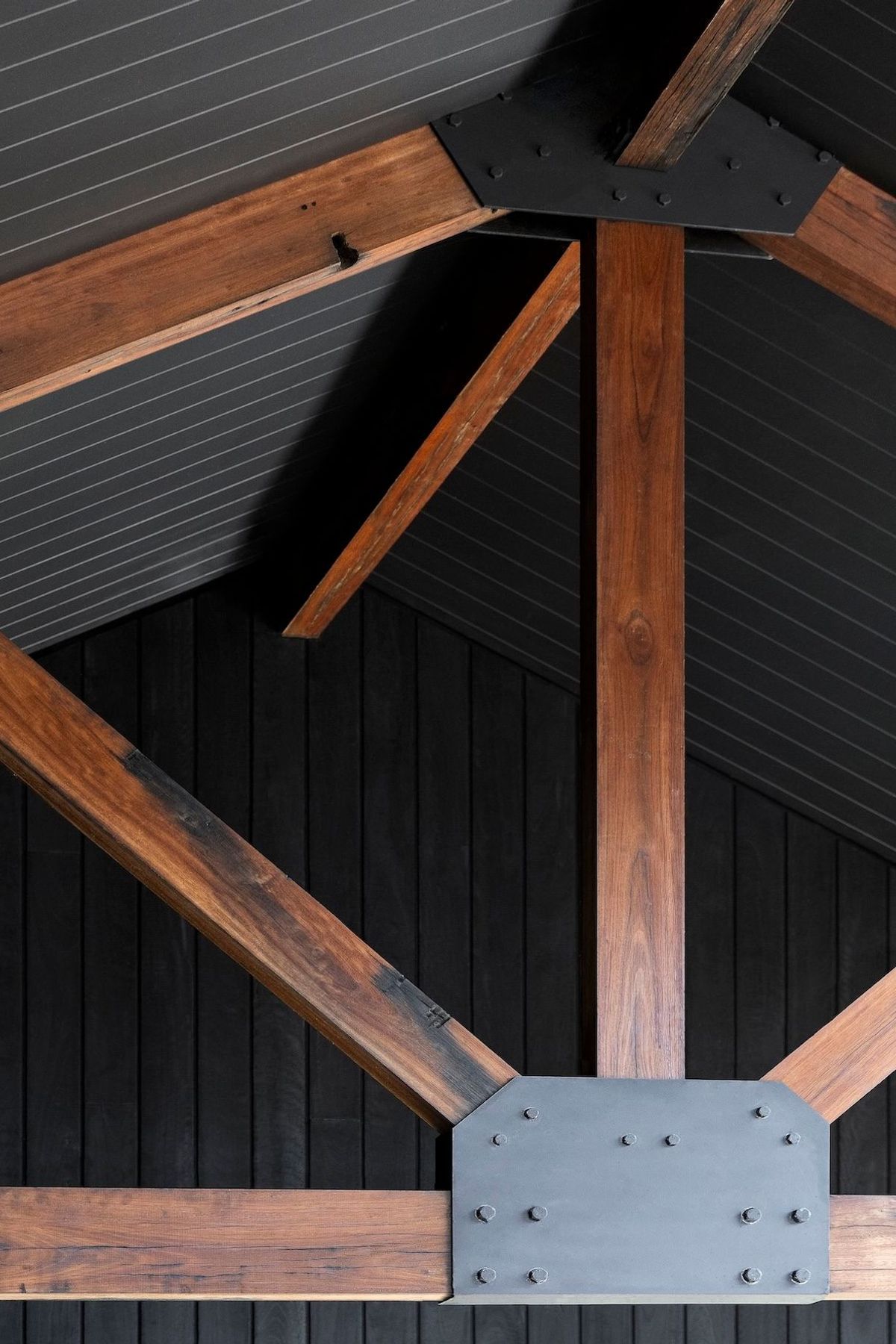 17-envirotecture-robertsonpassivhaus-passivhaus-newsouthwales-rooftruss.jpg