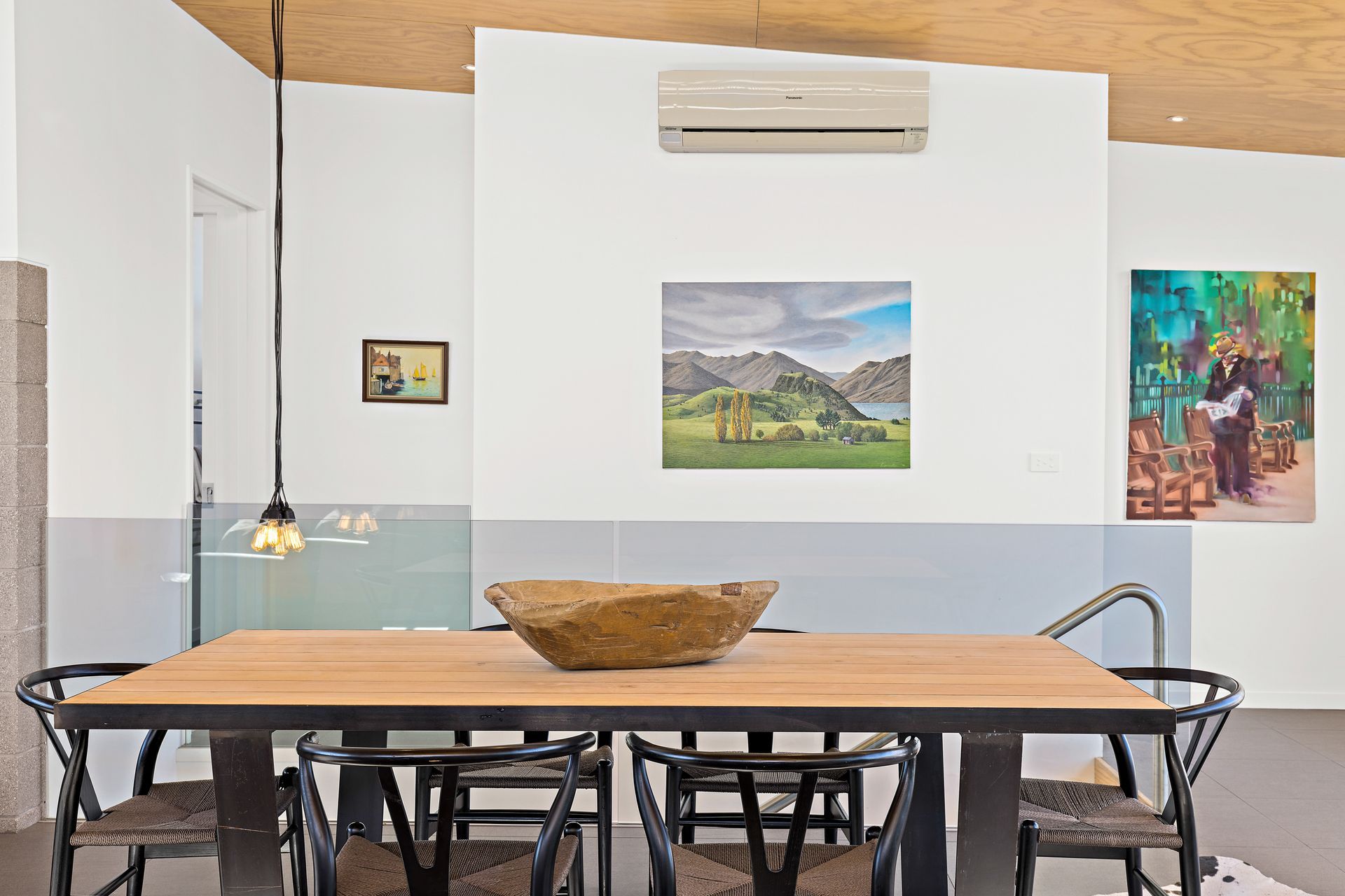 The Dining area purposefully occupies the centre living space linking all upstairs spaces. Photo Credit:Amy Jenkins/Glasshouse Photography