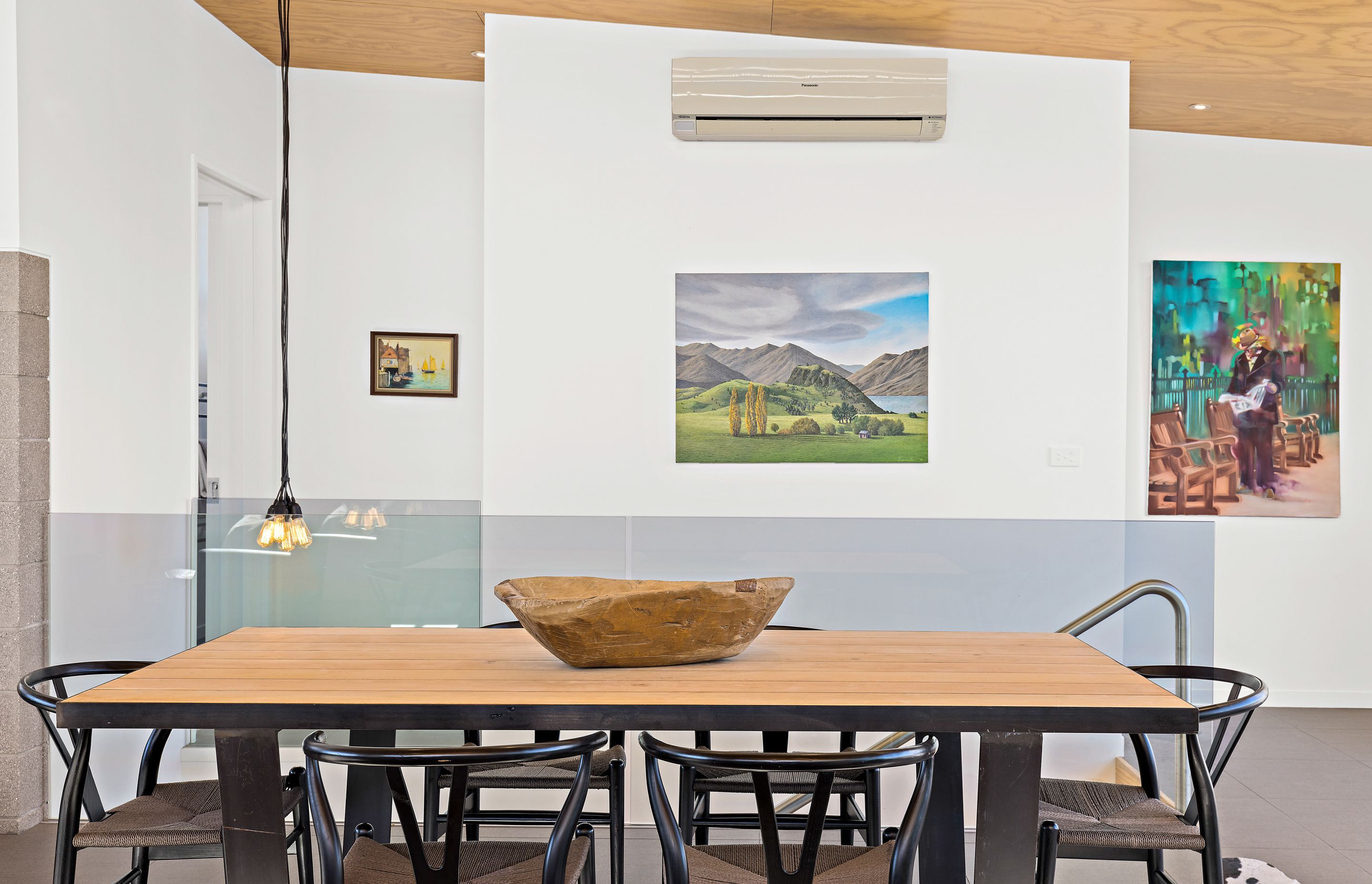 The Dining area purposefully occupies the centre living space linking all upstairs spaces. Photo Credit:Amy Jenkins/Glasshouse Photography