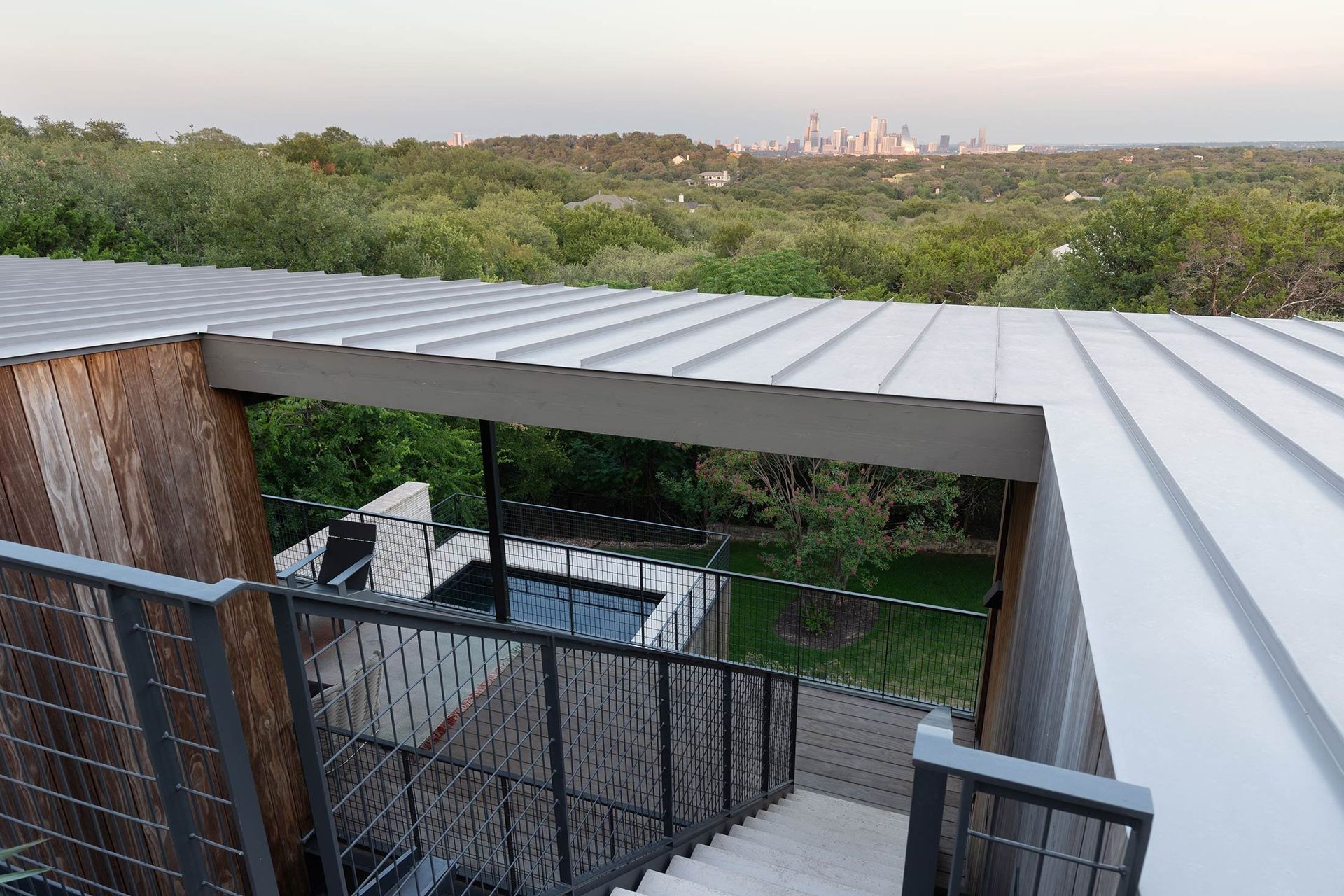 18WoodlandRetreatCuppettKilpatrickArchitectureandInteriorDesignrooftop-view-cityscape-background.jpg