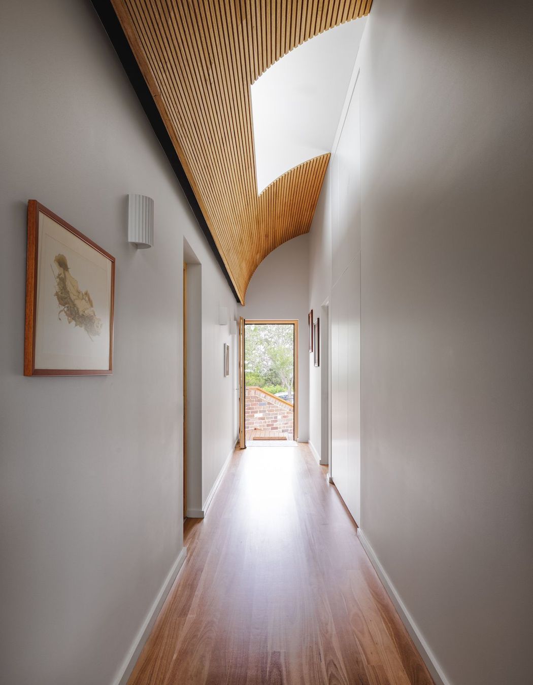 19-envirotecture-berowra-heights-nsw-hallway-2.jpg