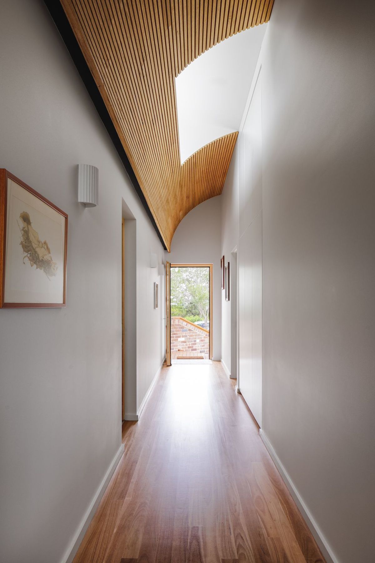 19-envirotecture-berowra-heights-nsw-hallway-2.jpg