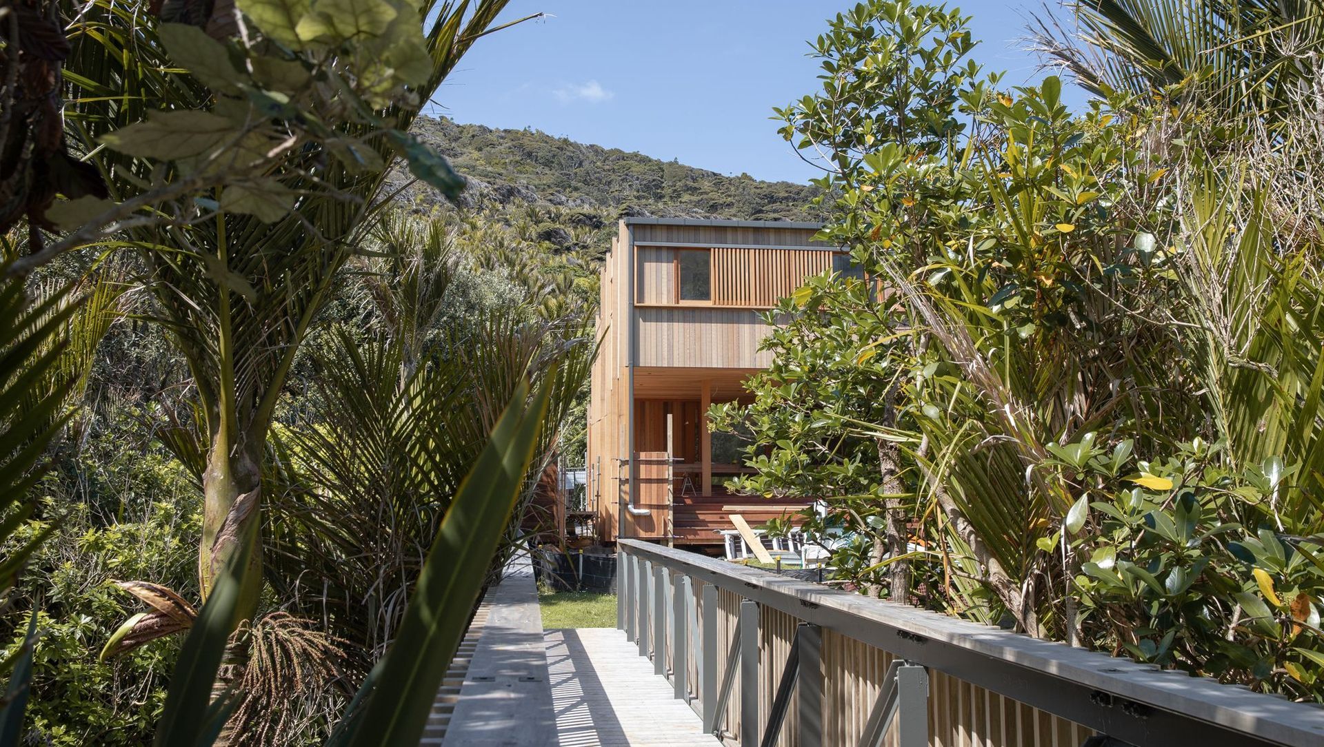Garden Road, Piha banner