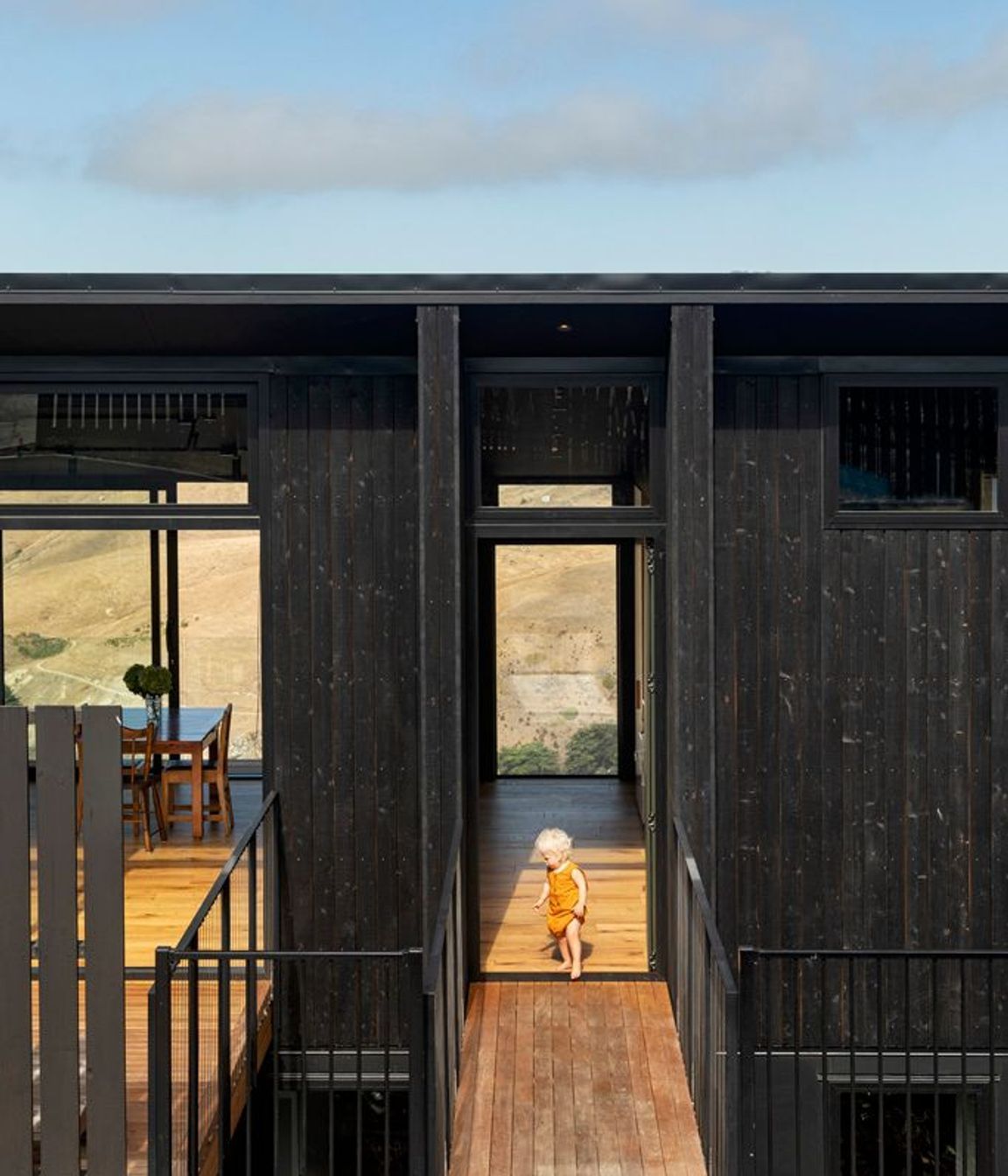 In response to keeping the footprint as light as possible, an air-bridge links the parking pad to the front door.