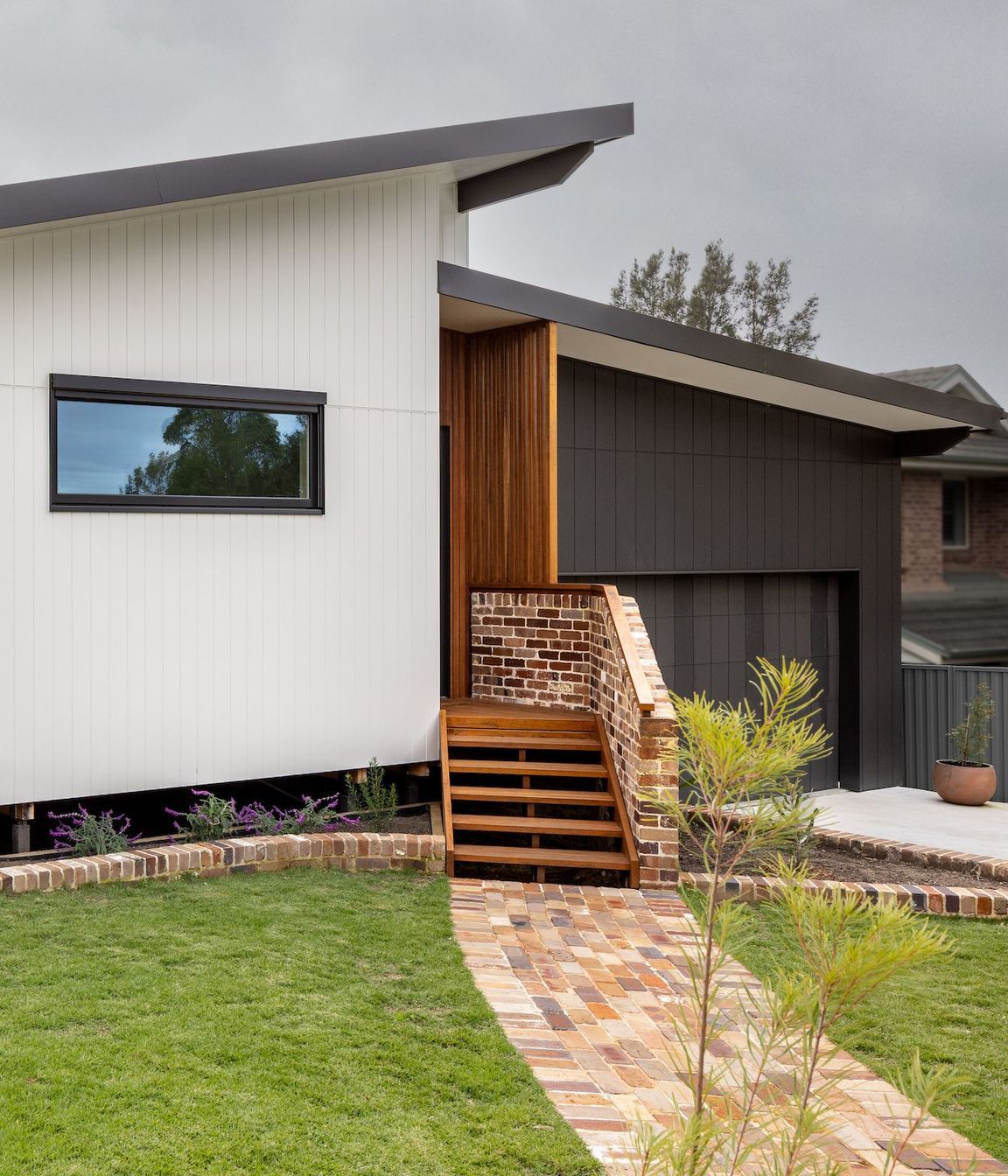 20-envirotecture-berowra-heights-nsw-front-exterior-portrait.jpg