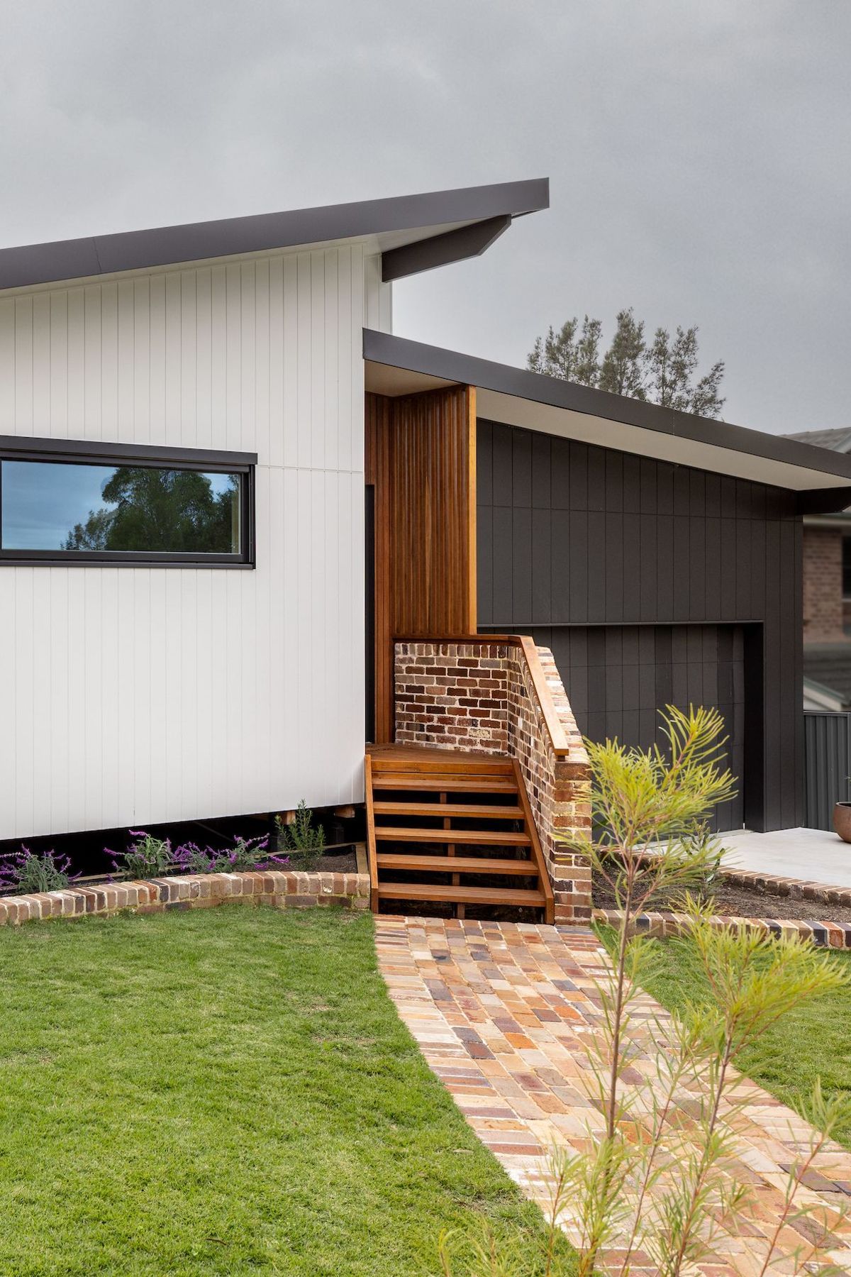 20-envirotecture-berowra-heights-nsw-front-exterior-portrait.jpg