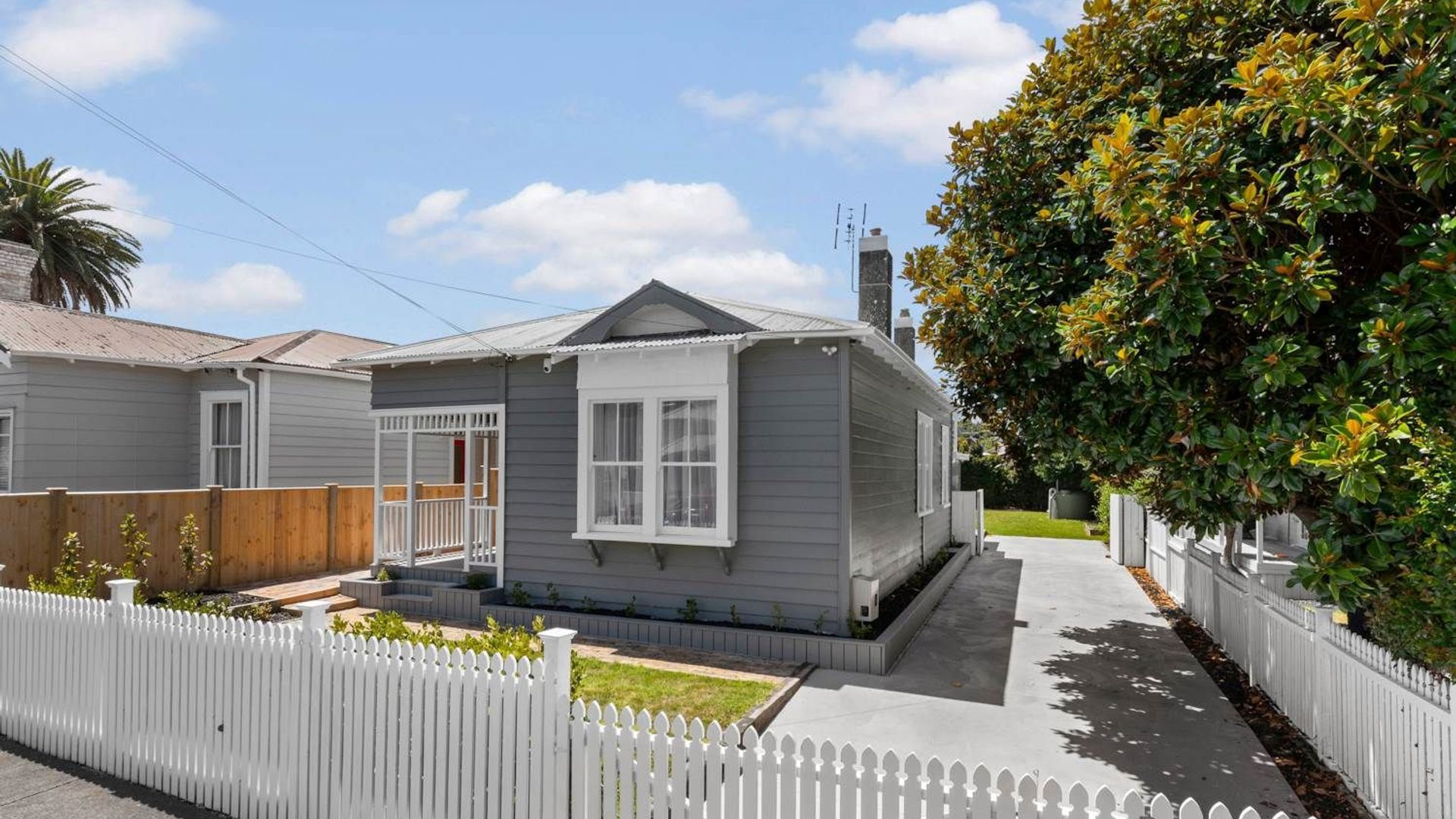 Onehunga House banner