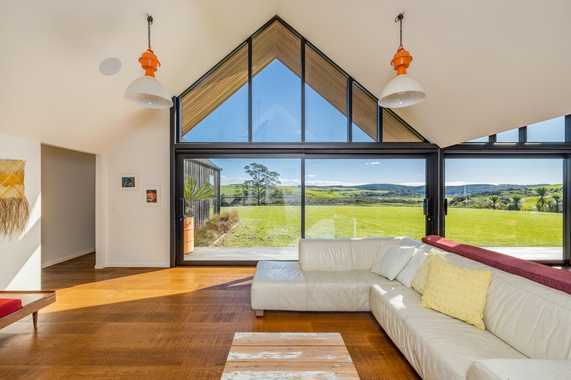 To further enhance the rustic feel, band sawn timber flooring has been used throughout the hub, its warm tones contrasting with the neutral colour palette.