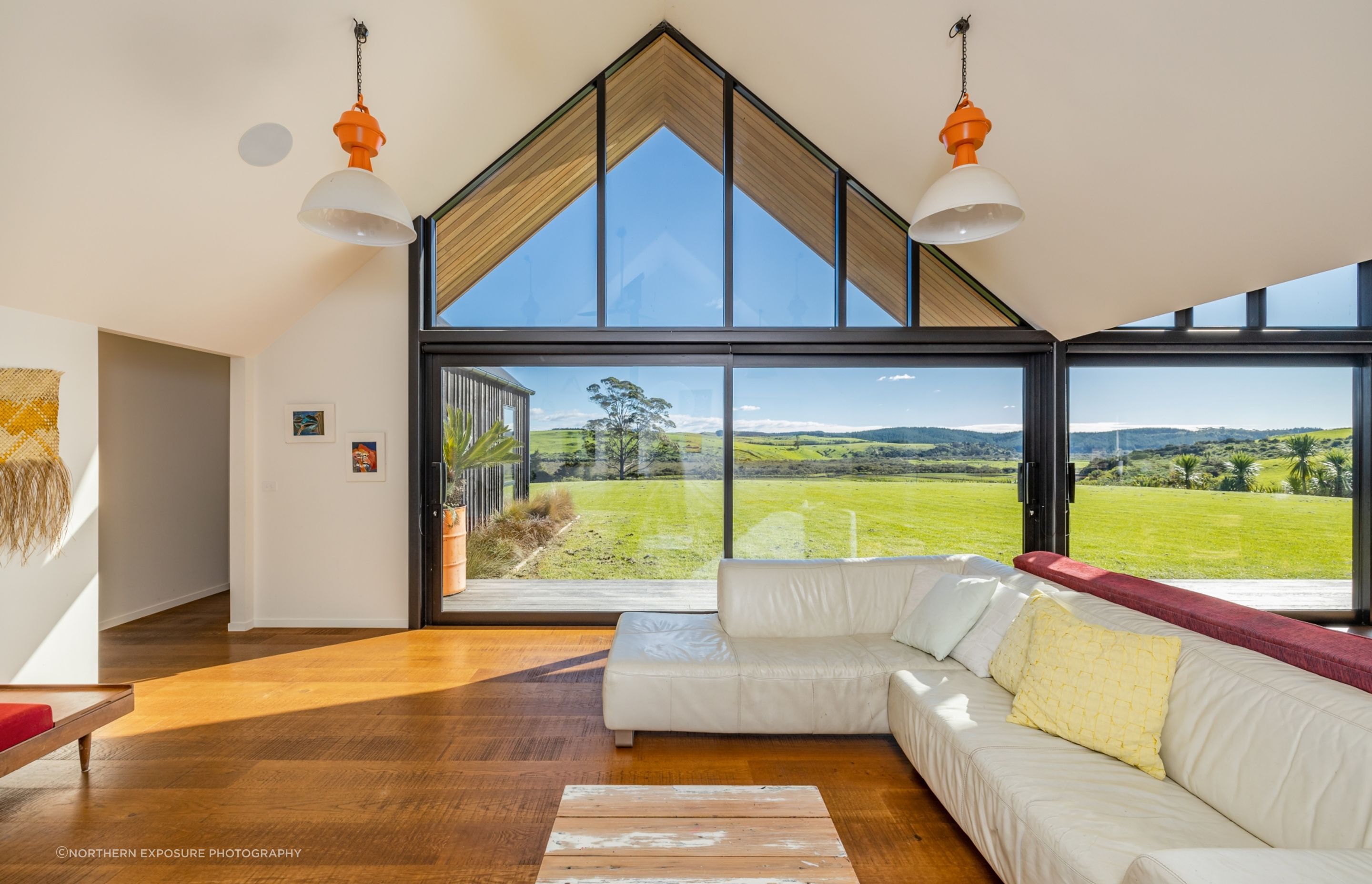 To further enhance the rustic feel, band sawn timber flooring has been used throughout the hub, its warm tones contrasting with the neutral colour palette.