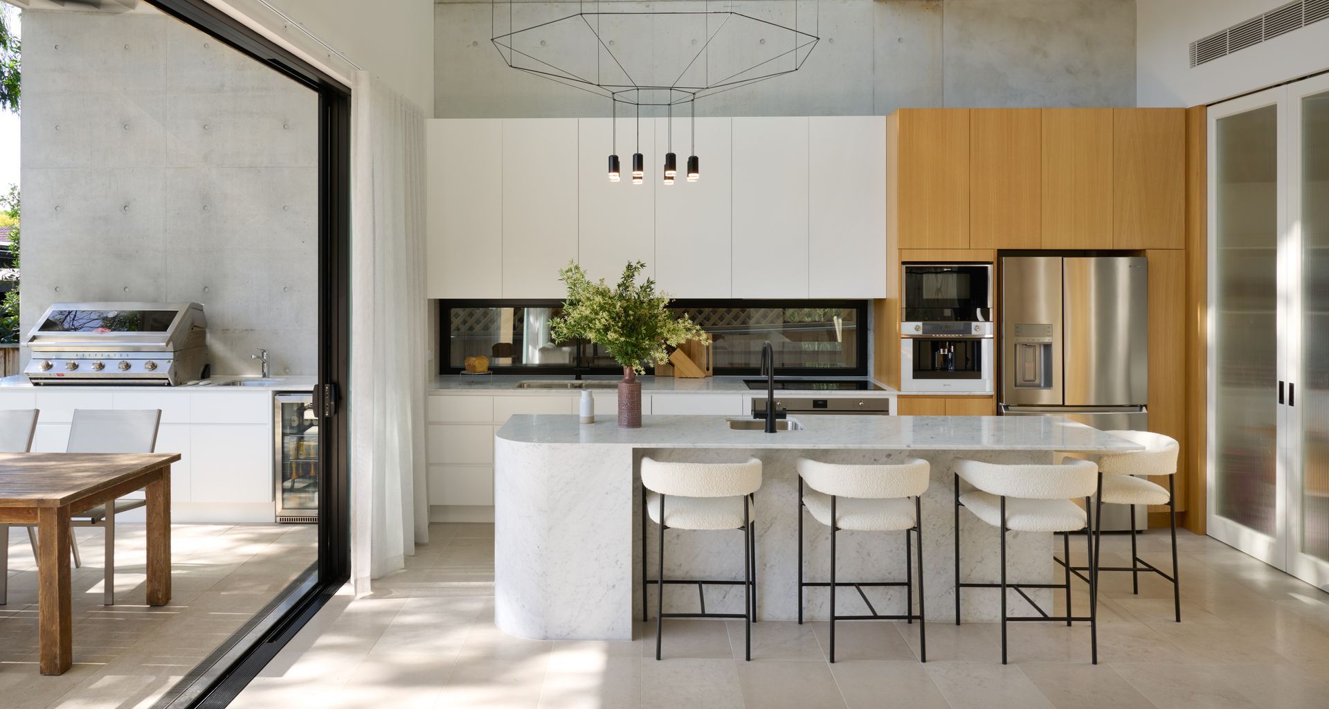 Luna Chiaro Limestone | SSD Studio | Cumberland Building | M2 Carpentry | Harrison's Landscaping