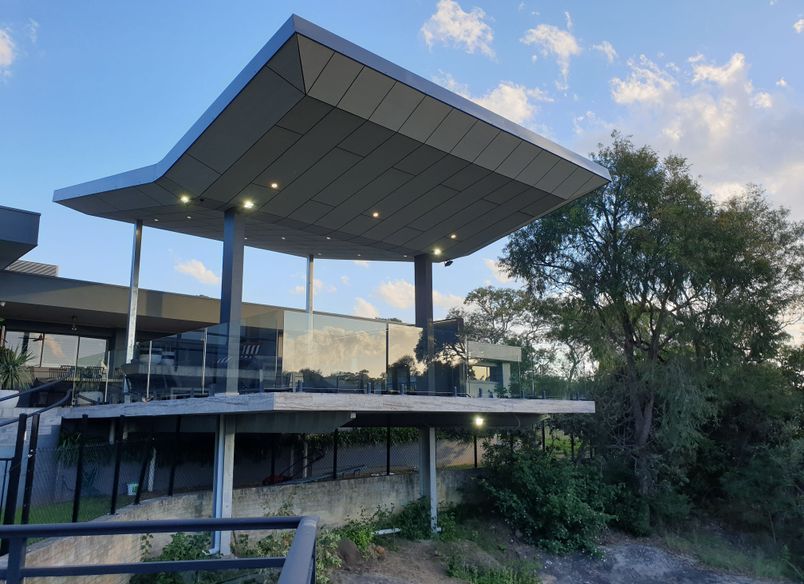Annangrove Patio: Butterfly Roof Framing Mountainous Views