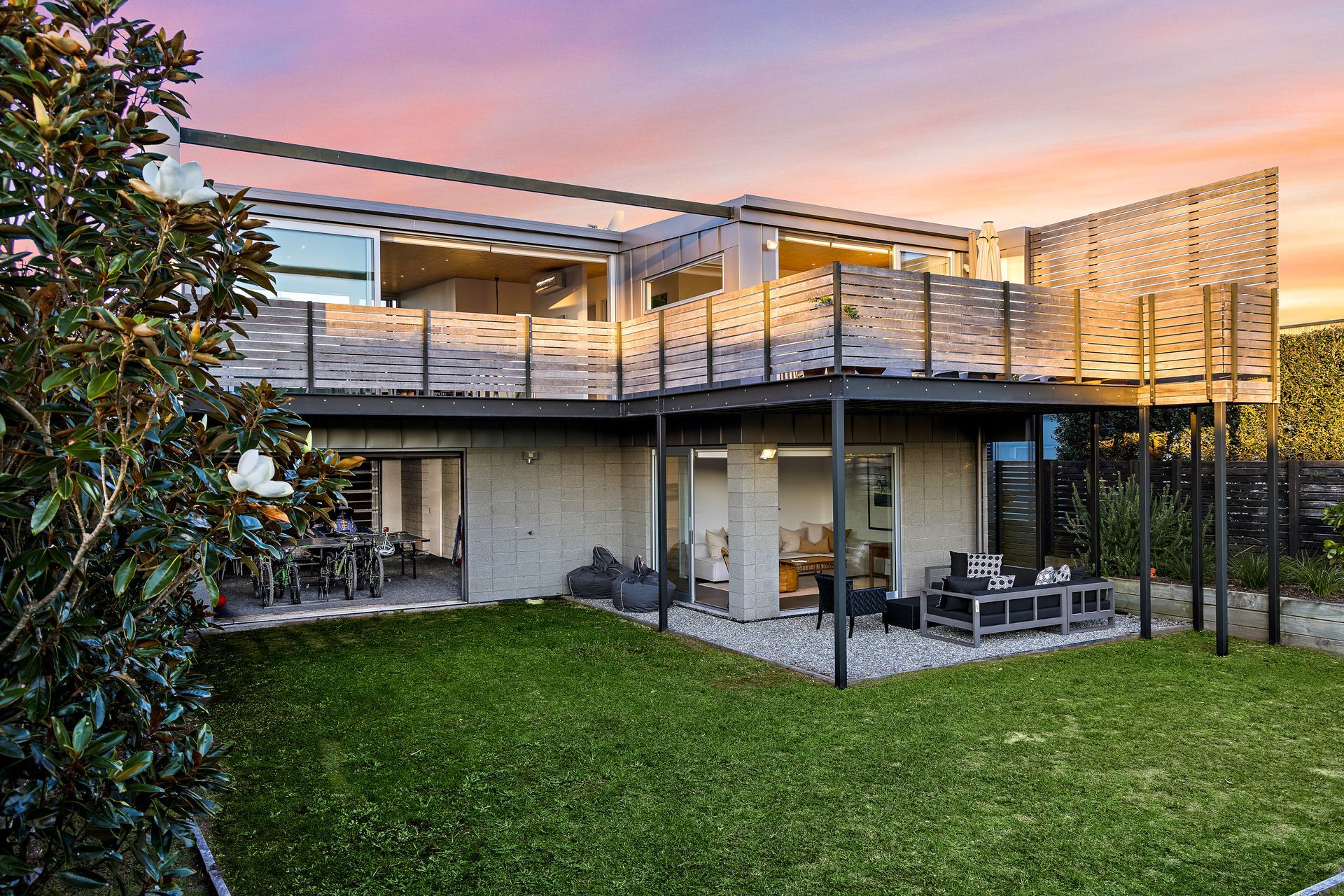 Afternoon western aspect showing the multi-functional spaces working together. Photo Credit:Amy Jenkins/Glasshouse Photography