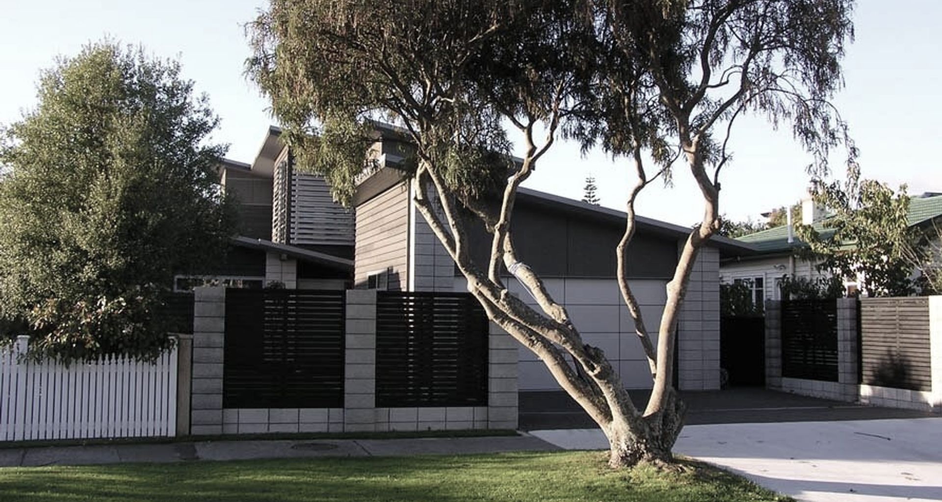 Mahoe House banner
