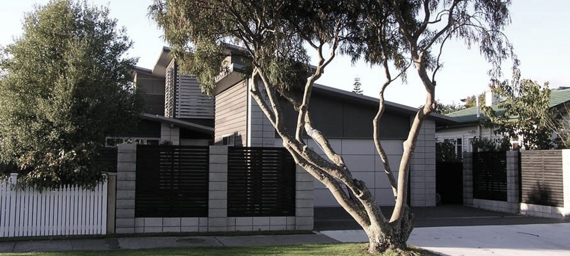 Mahoe House banner
