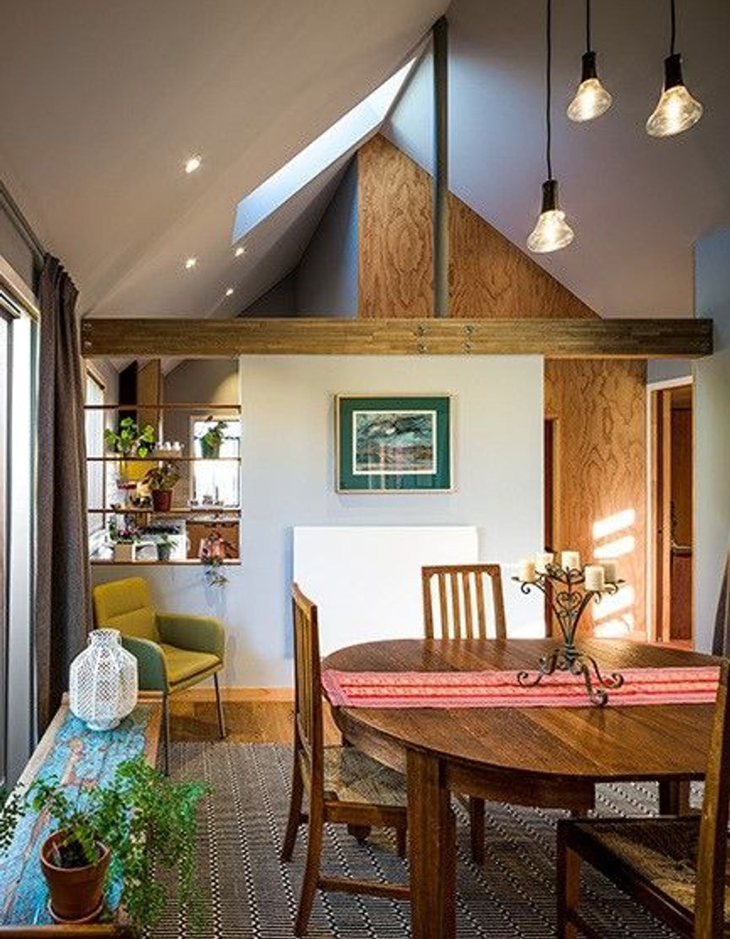 The predominantly open-plan scheme is divided into three distinct zones—lounge, dining and kitchen—through the use of partial walls. 