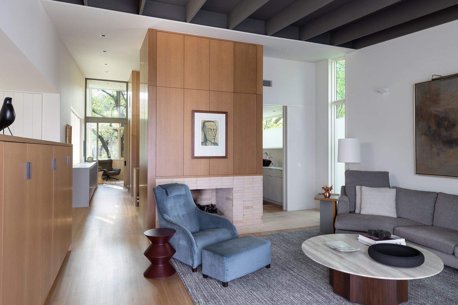 5WoodlandRetreatCuppettKilpatrickArchitectureandInteriorDesignmodern-minimalist-living-room-design-austin.jpg