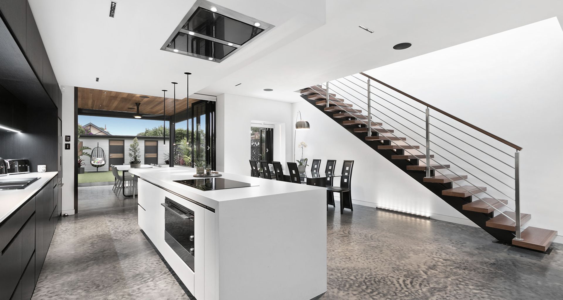 Seamless Indoor, Outdoor Living banner
