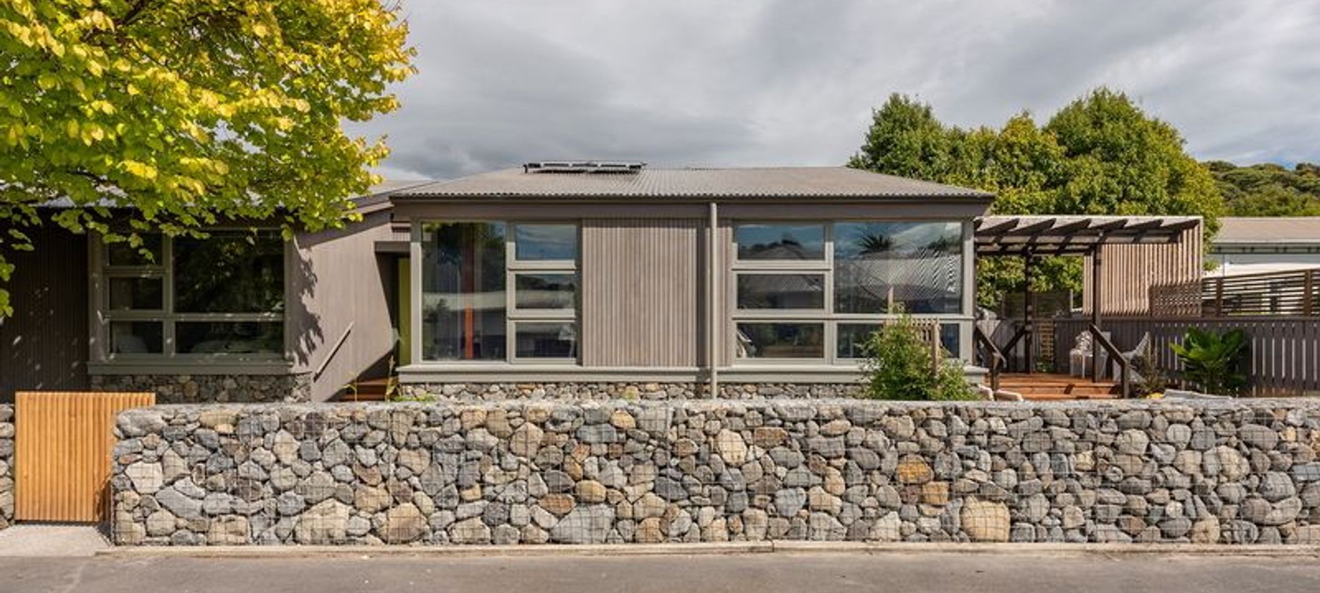 Waikanae active solar home banner