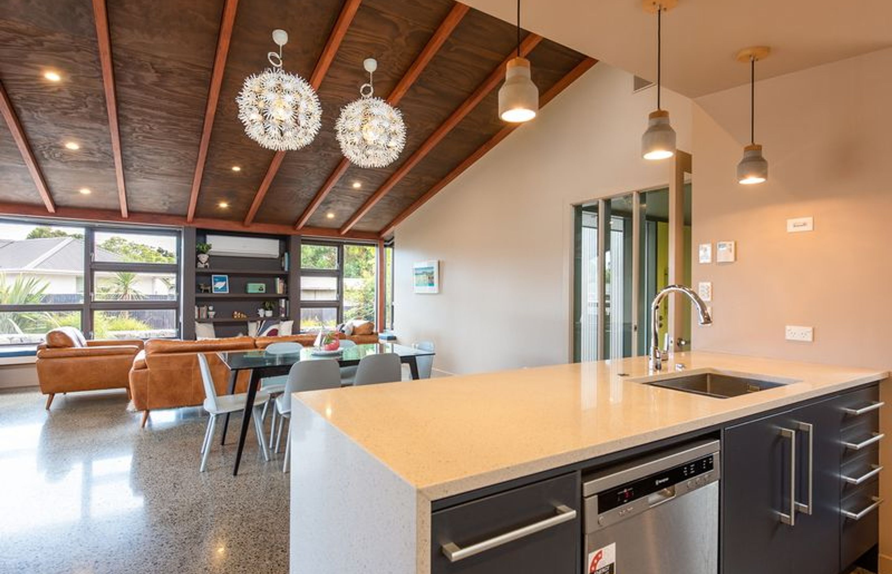 Waikanae active solar home